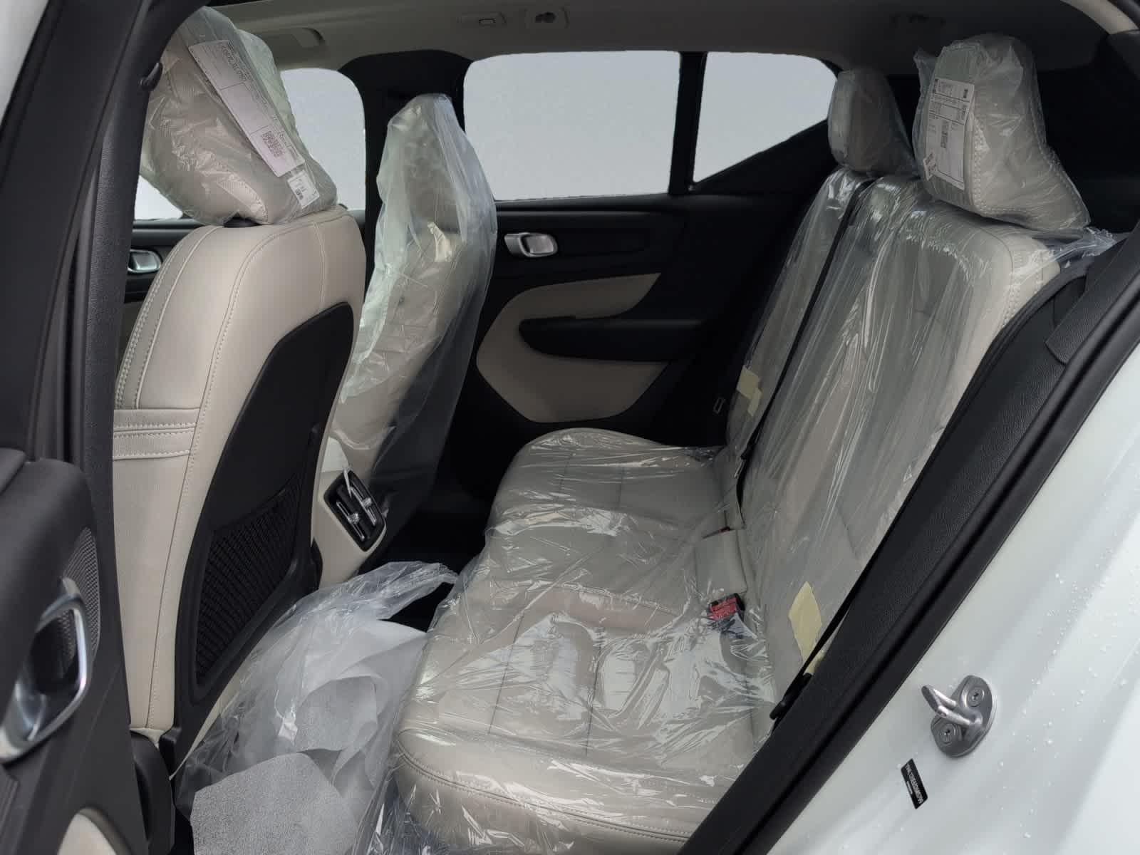 new 2025 Volvo XC40 car, priced at $49,810