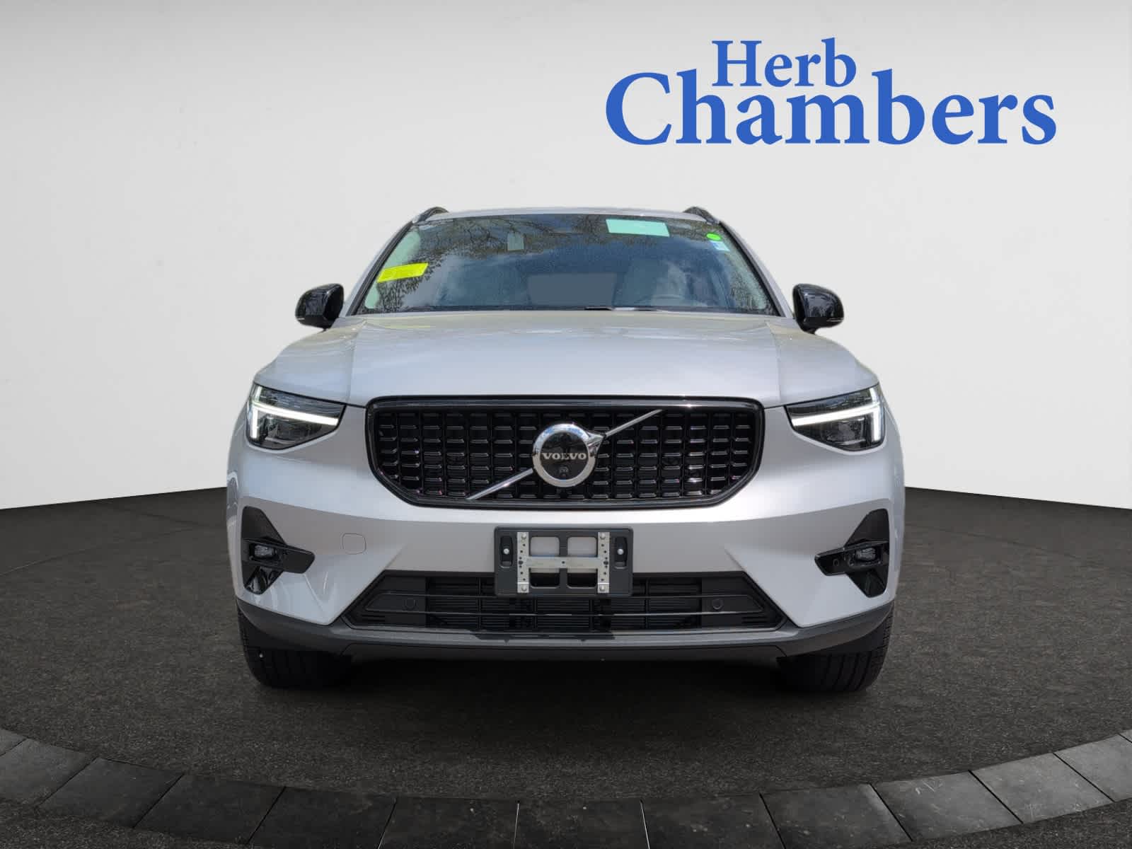 new 2025 Volvo XC40 car, priced at $51,060