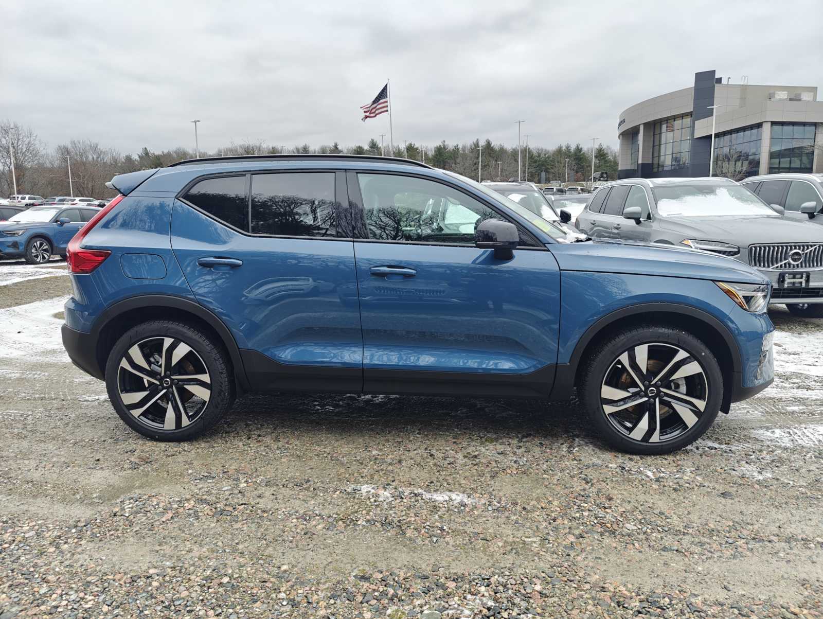 new 2024 Volvo XC40 car, priced at $50,250