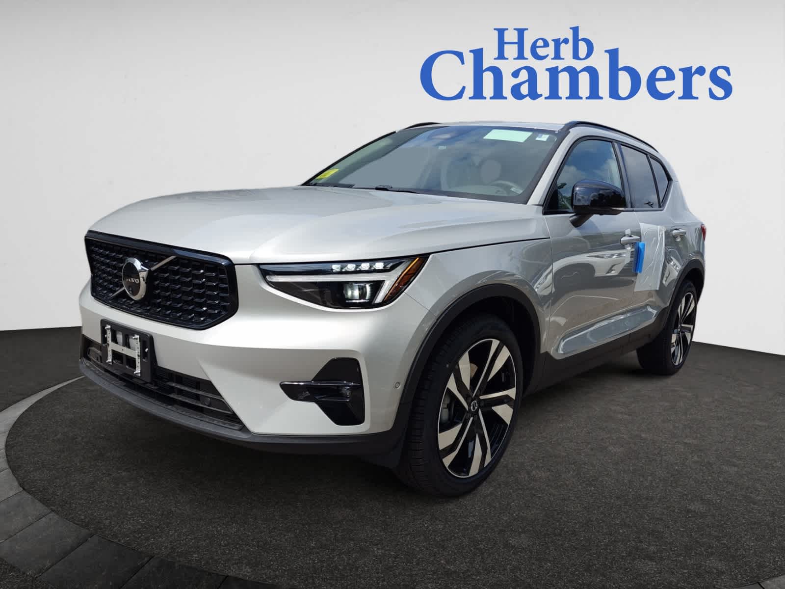 new 2025 Volvo XC40 car, priced at $51,040