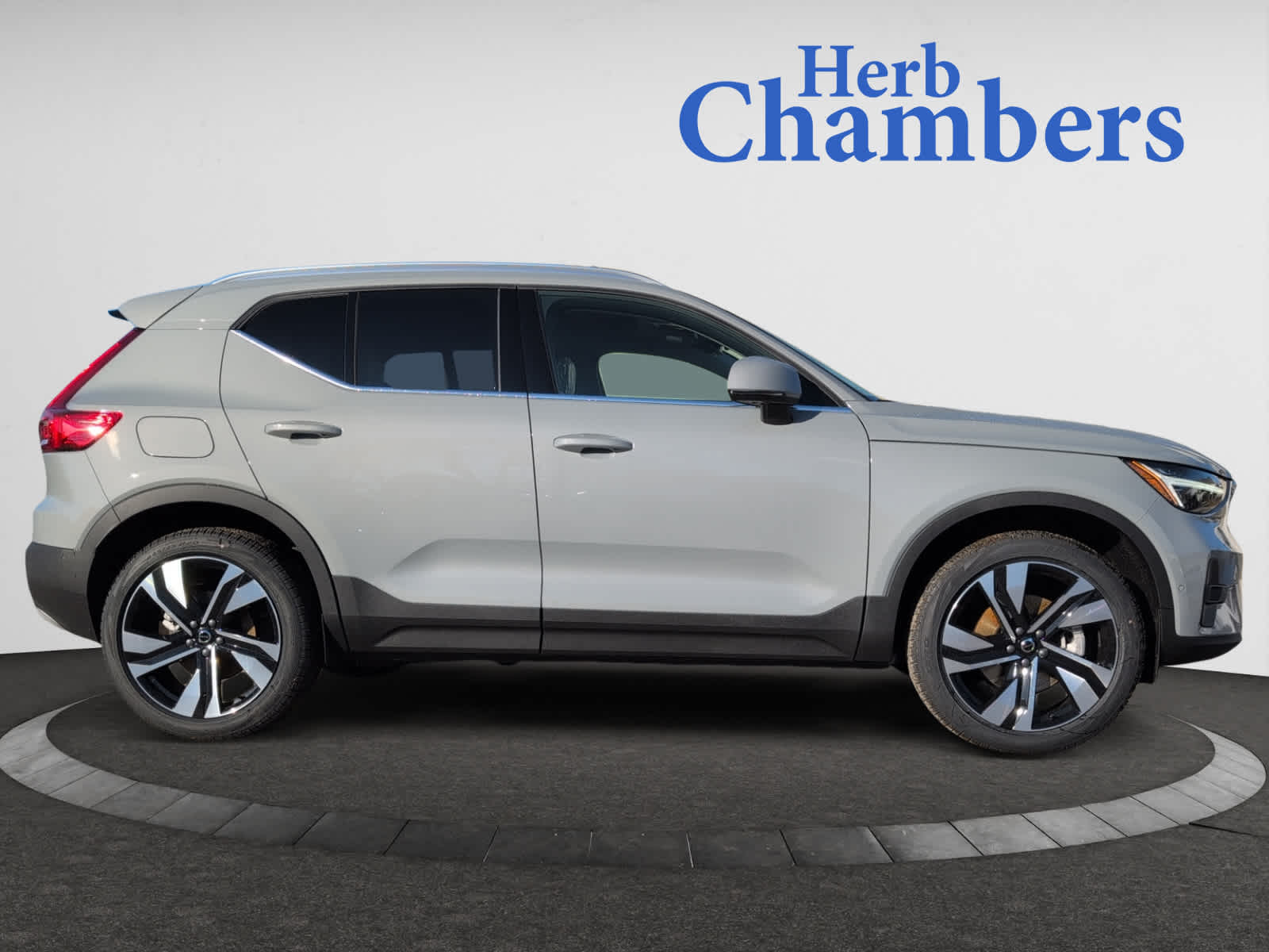 new 2025 Volvo XC40 car, priced at $51,040