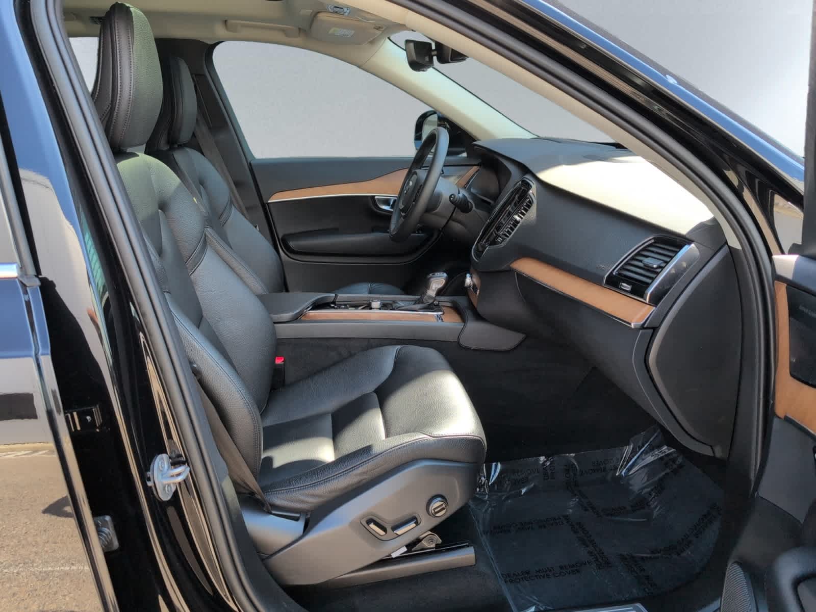 used 2022 Volvo XC90 car, priced at $42,998