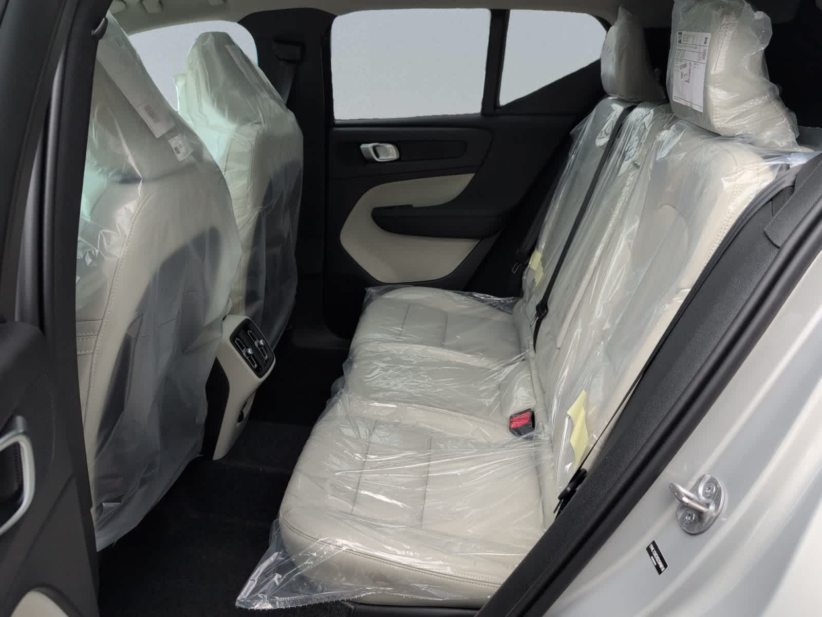 new 2025 Volvo XC40 car, priced at $51,060