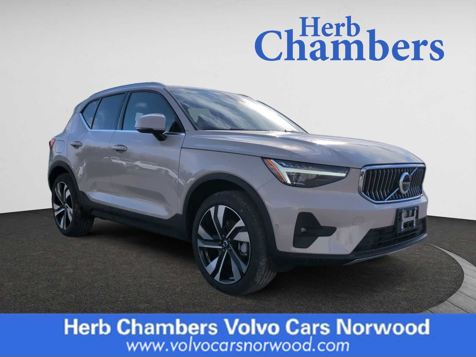 new 2025 Volvo XC40 car, priced at $51,550