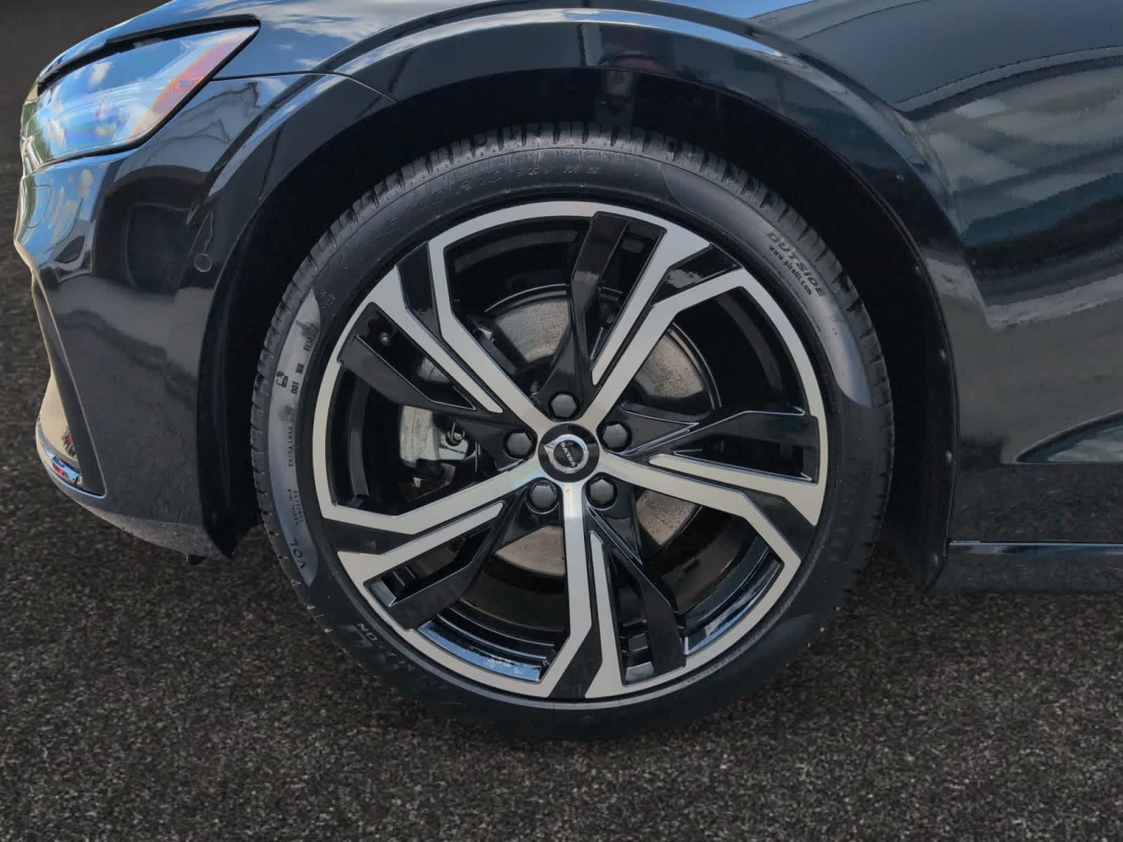 new 2024 Volvo S60 car, priced at $49,575