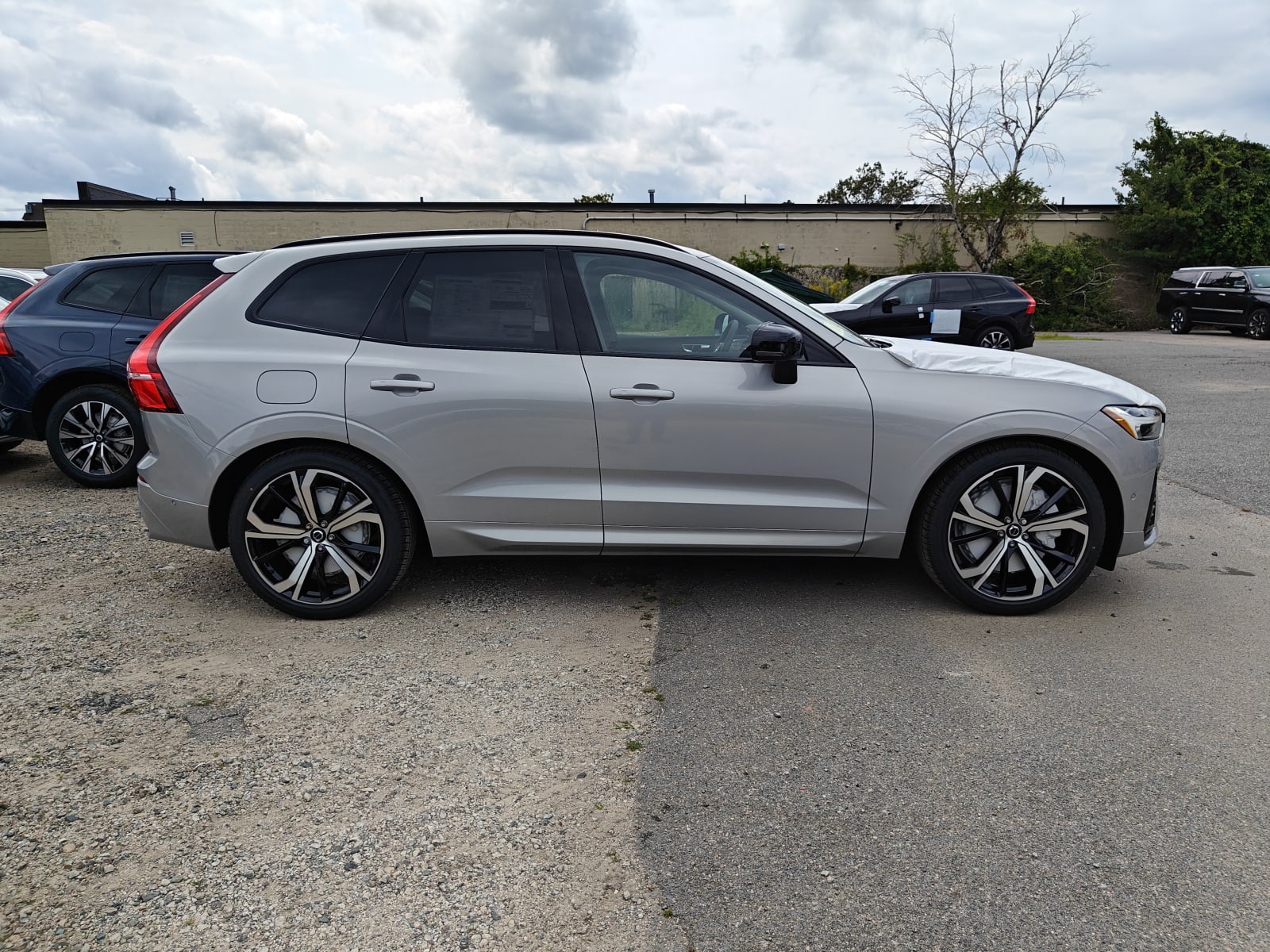 new 2024 Volvo XC60 plug-in hybrid car, priced at $76,940