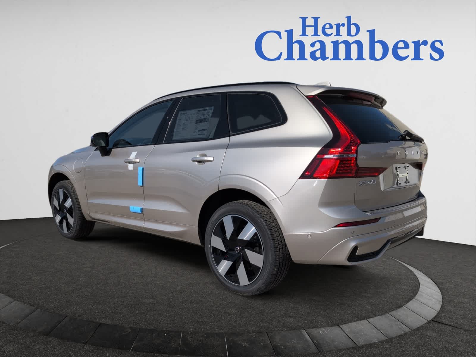 new 2025 Volvo XC60 plug-in hybrid car, priced at $66,260