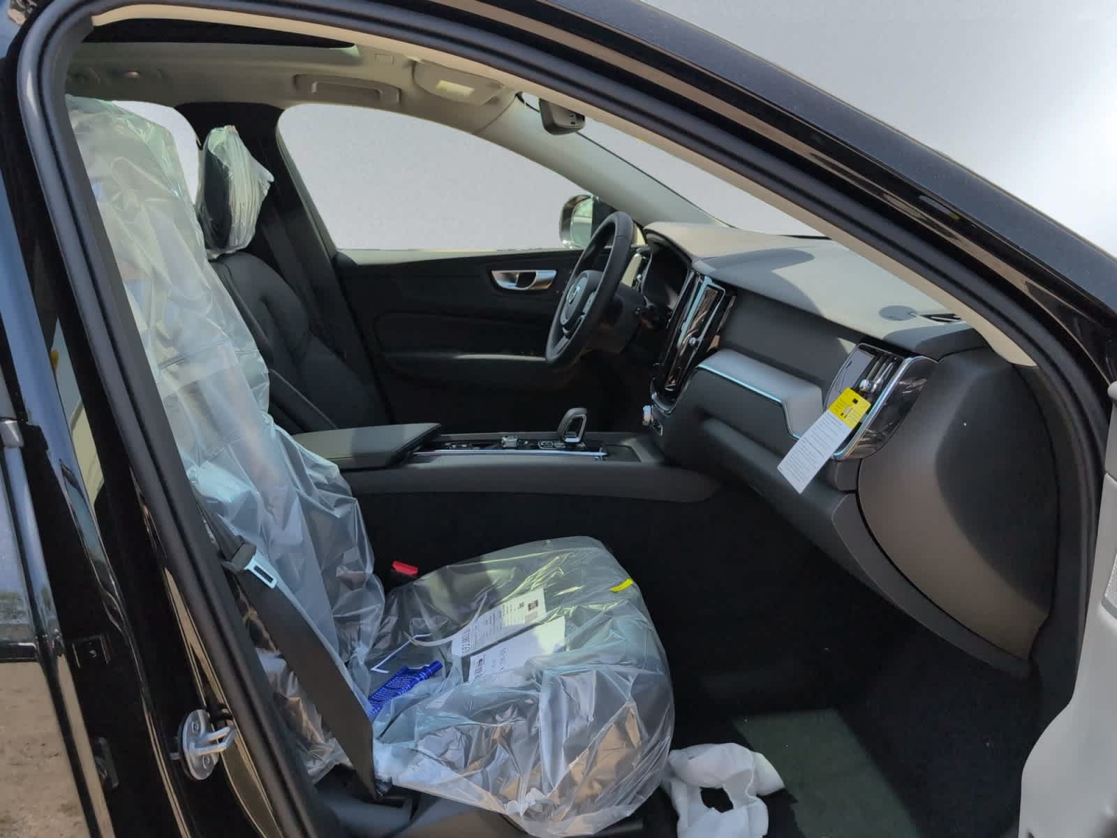 new 2025 Volvo XC60 car, priced at $50,300