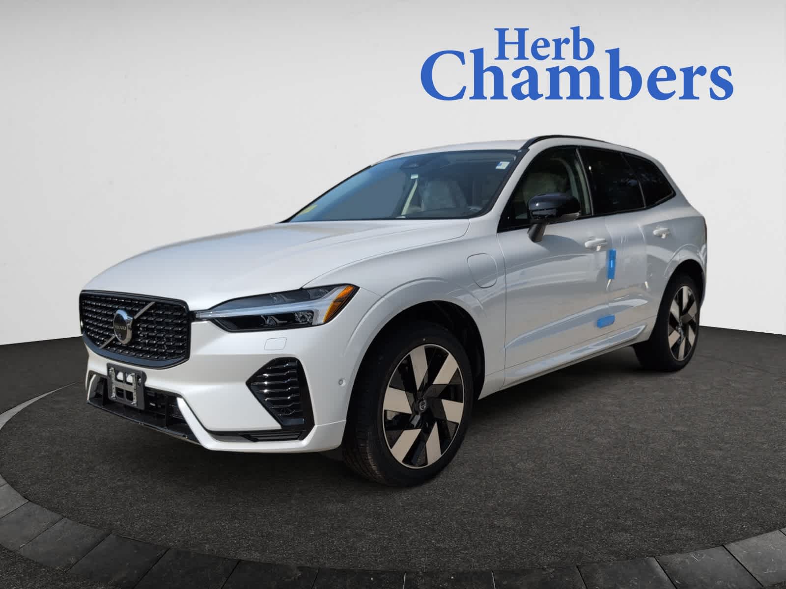 new 2025 Volvo XC60 plug-in hybrid car, priced at $66,235