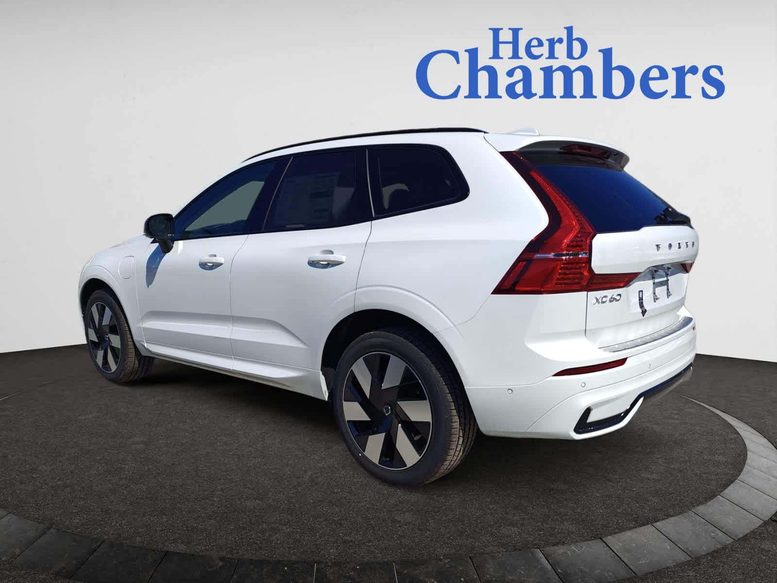 new 2025 Volvo XC60 plug-in hybrid car, priced at $66,235