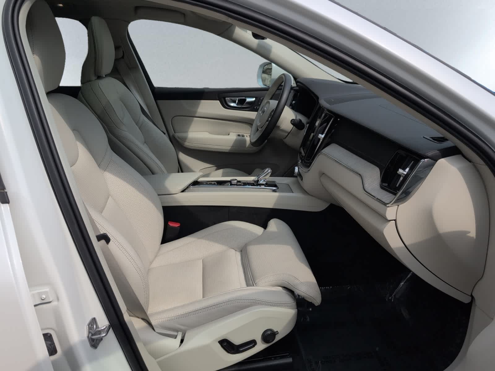 used 2022 Volvo XC60 car, priced at $41,998