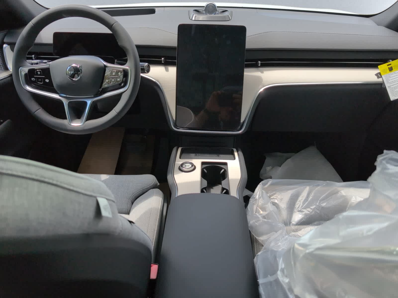 new 2025 Volvo EX90 car, priced at $98,485