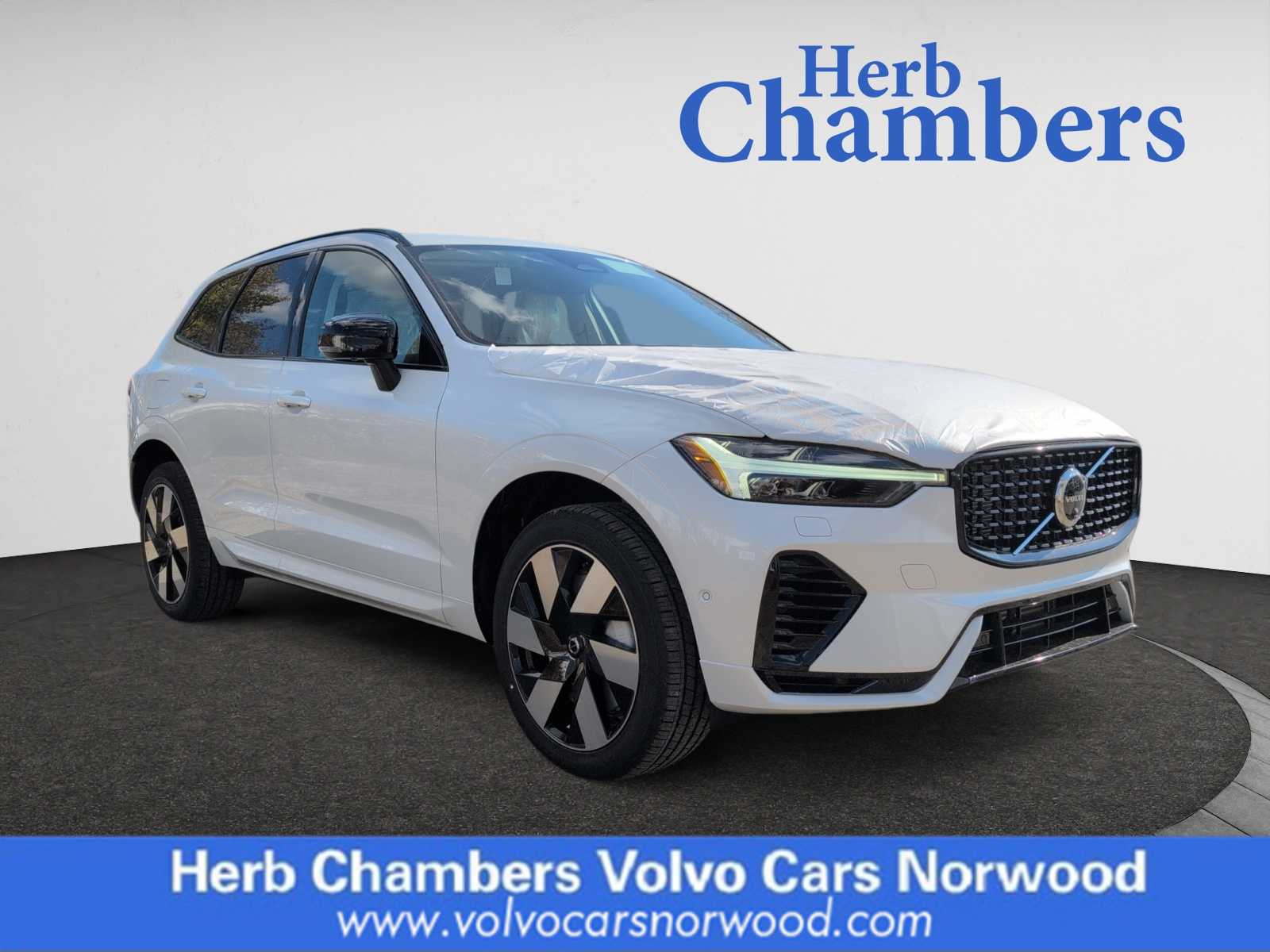 new 2025 Volvo XC60 plug-in hybrid car, priced at $66,235