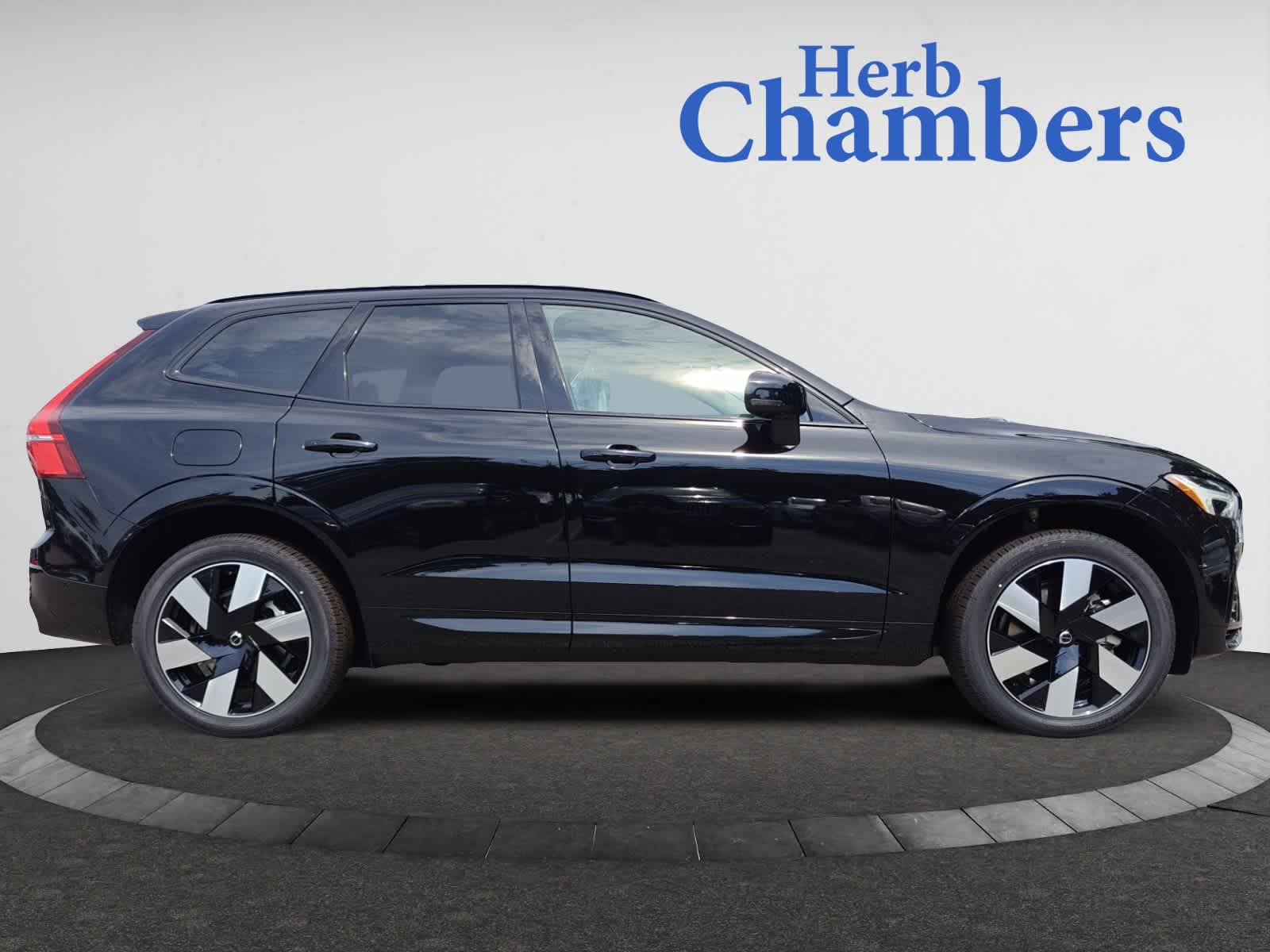 new 2025 Volvo XC60 plug-in hybrid car, priced at $67,040