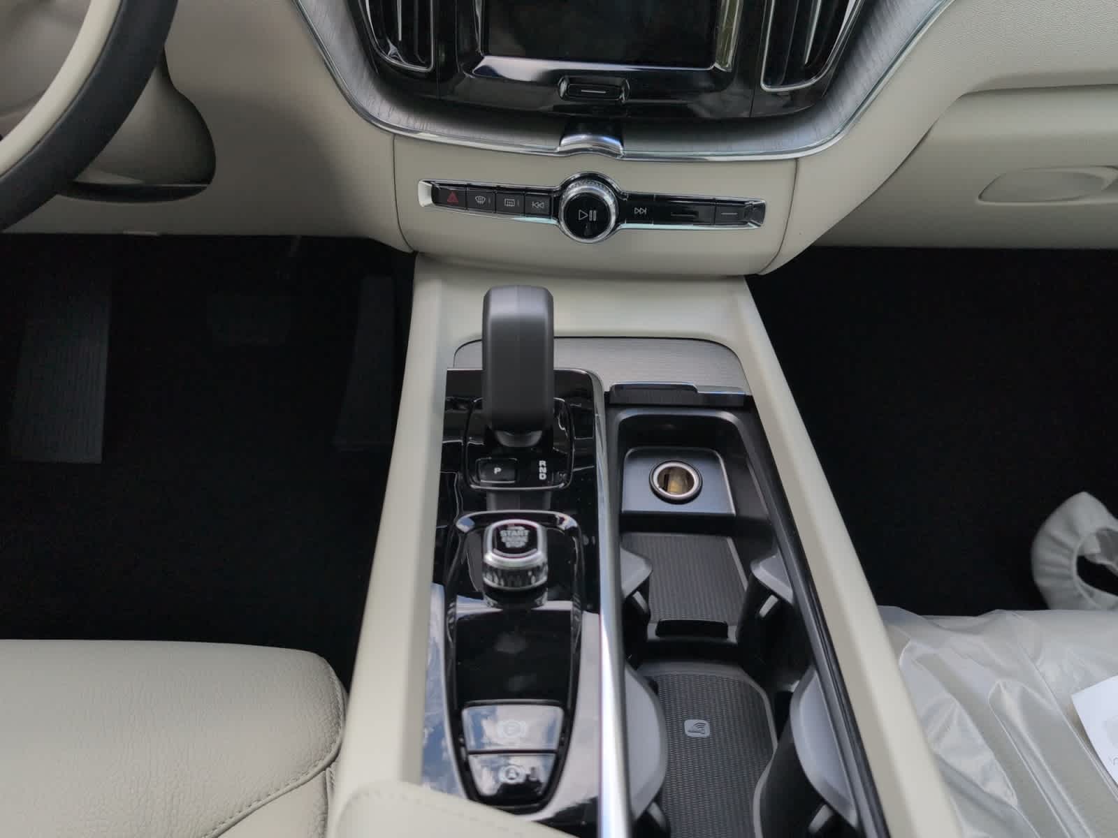 new 2025 Volvo XC60 car, priced at $54,555