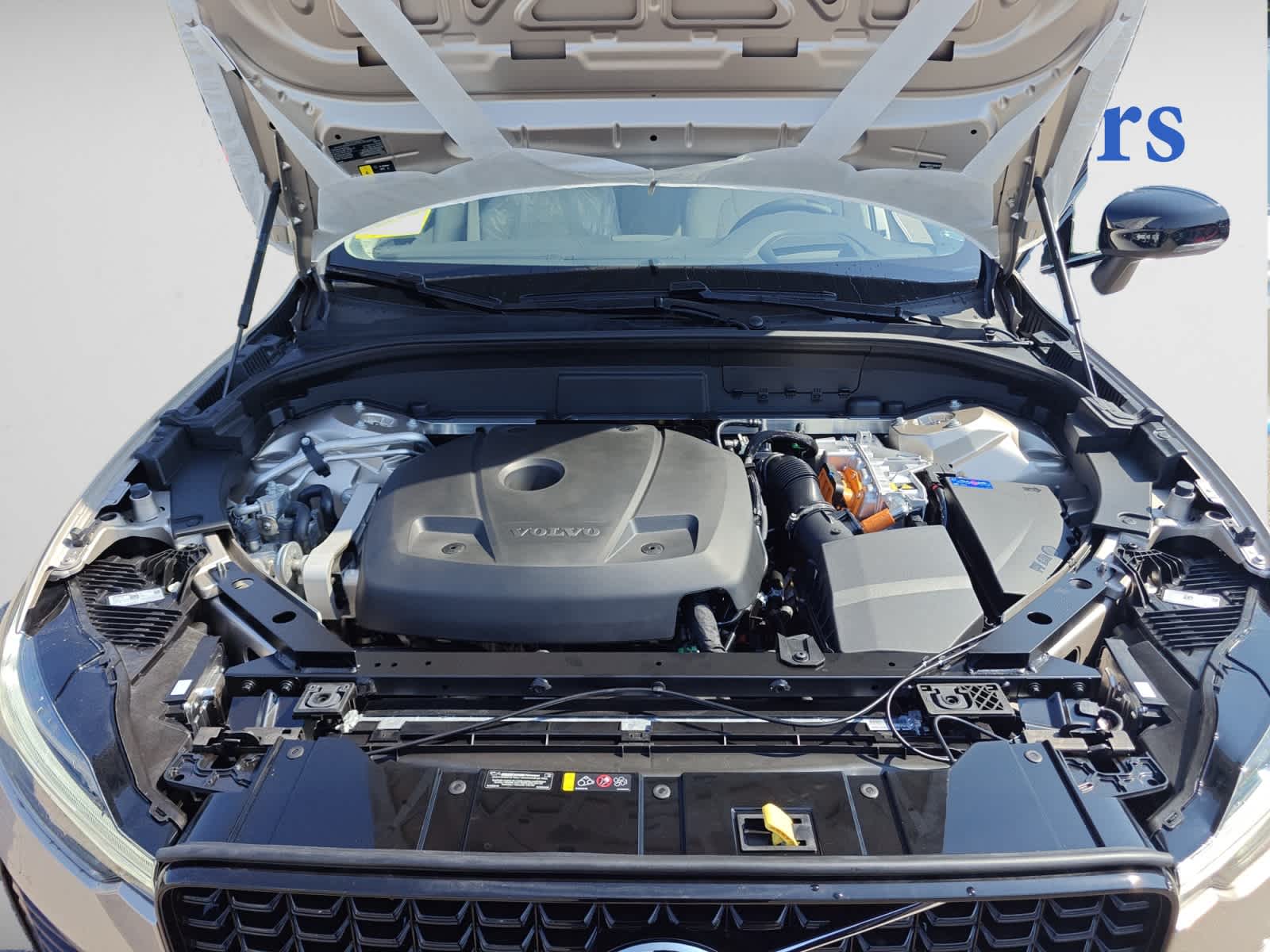 new 2025 Volvo XC60 plug-in hybrid car, priced at $71,485