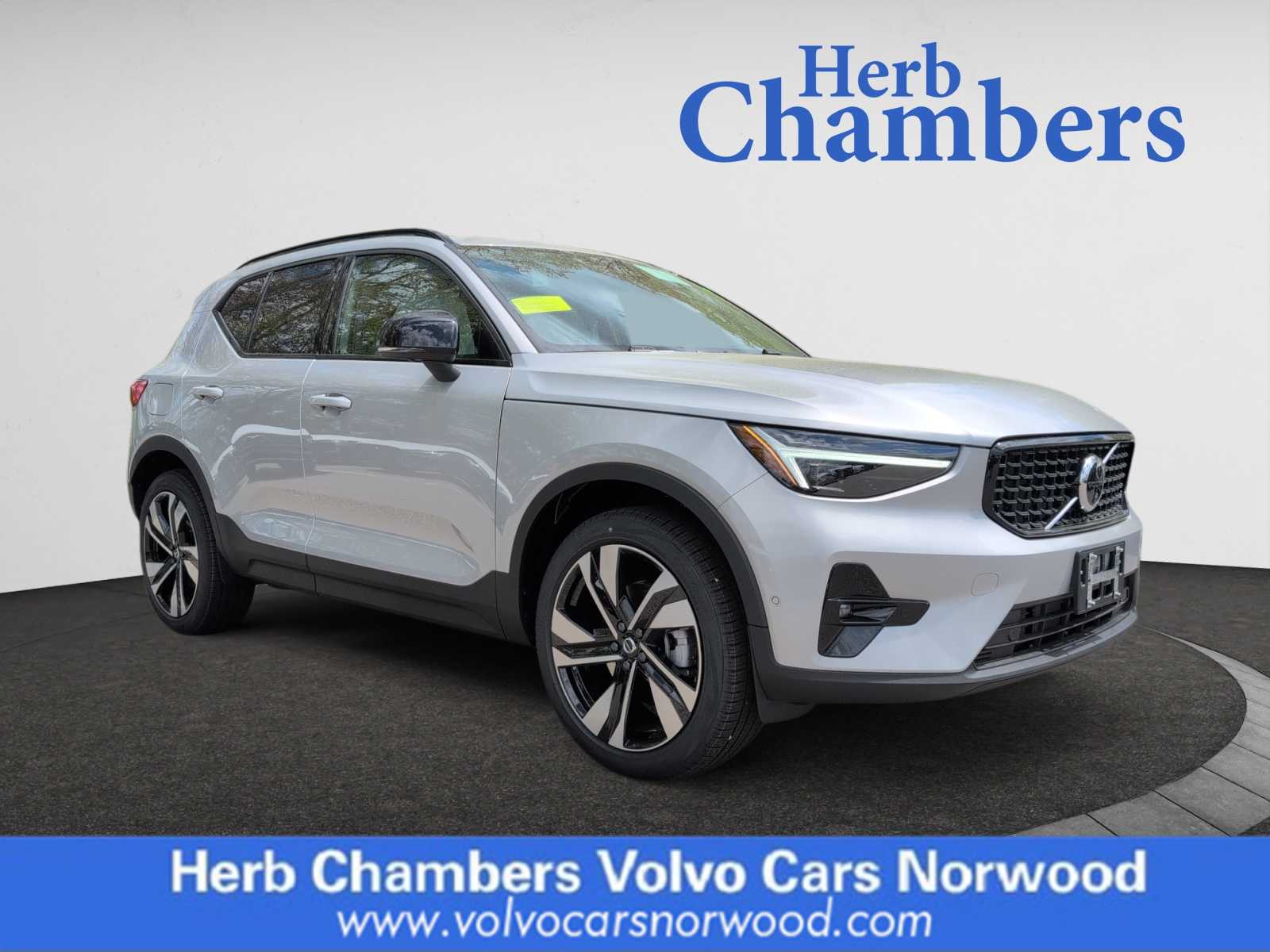 new 2025 Volvo XC40 car, priced at $51,060
