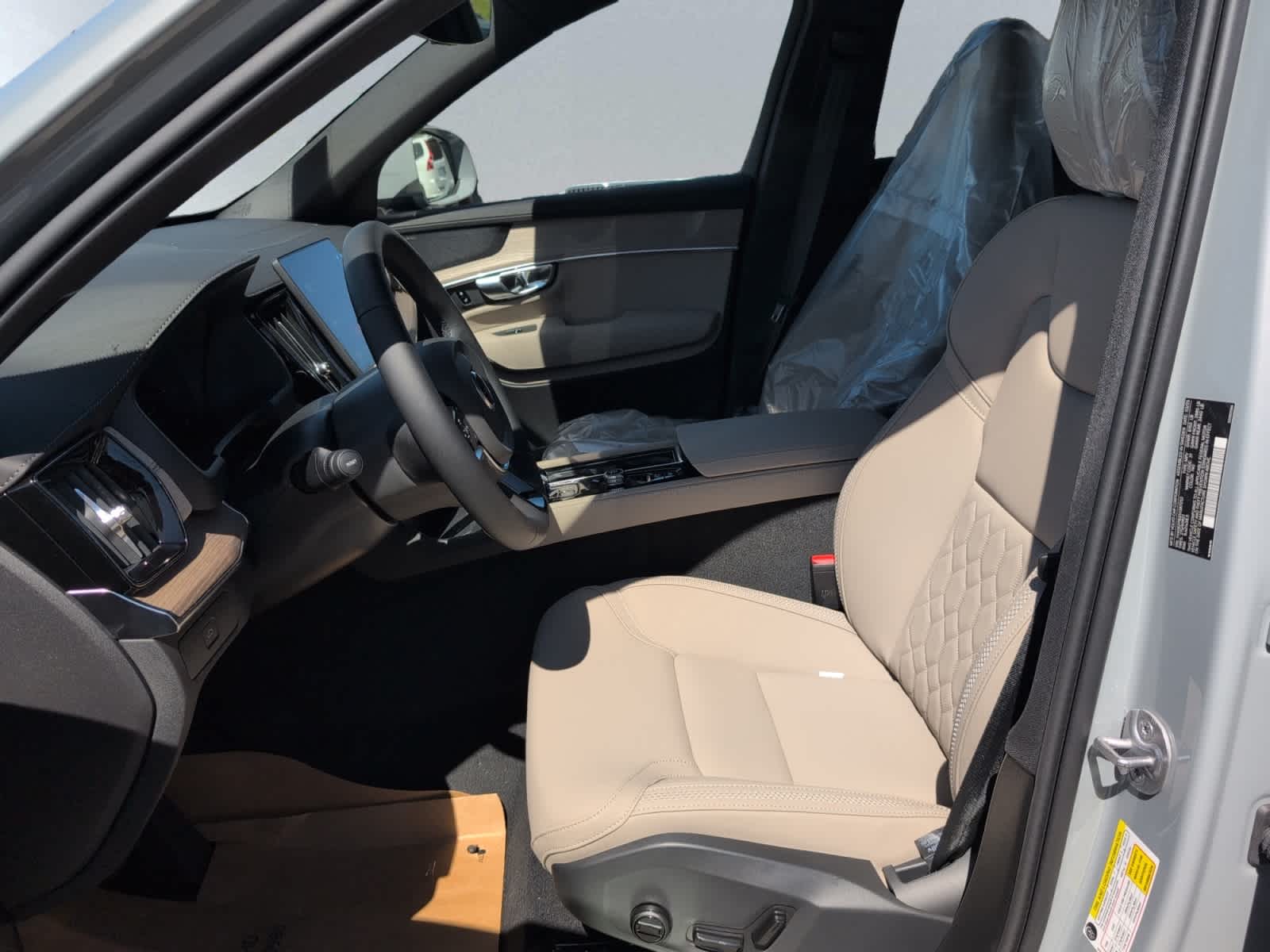 new 2025 Volvo XC90 car, priced at $69,155