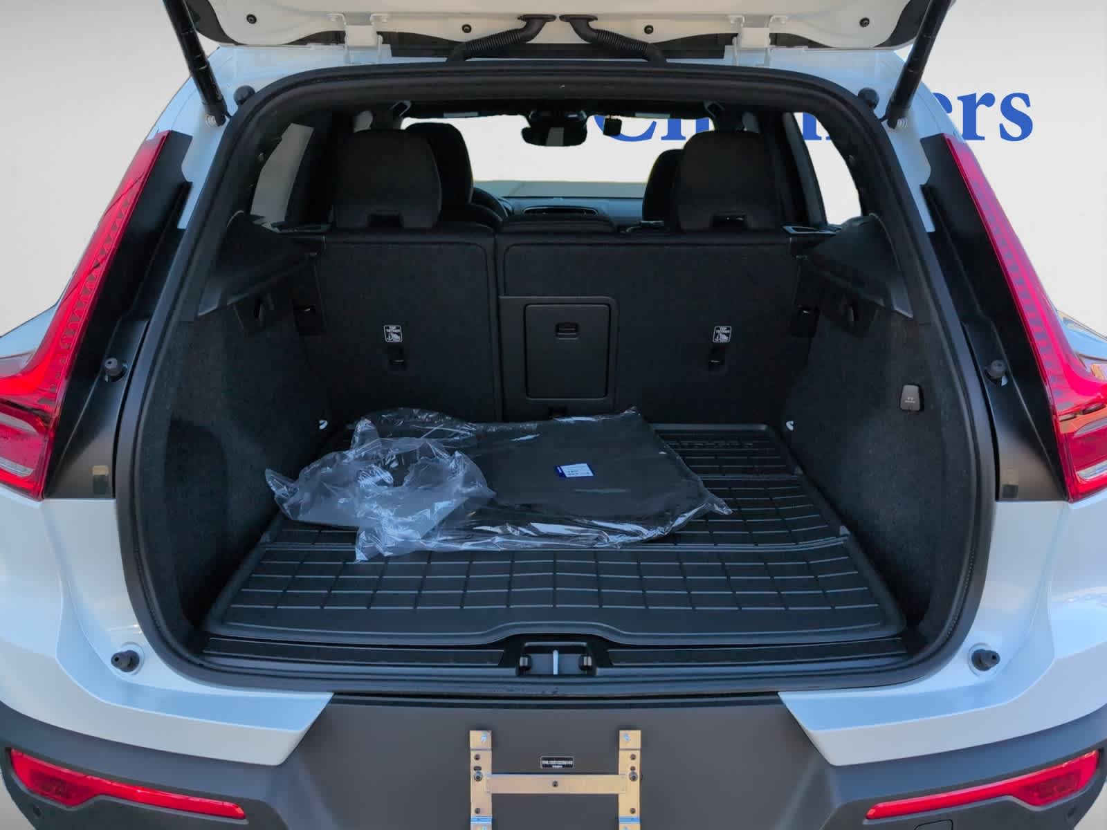 new 2025 Volvo XC40 car, priced at $47,215