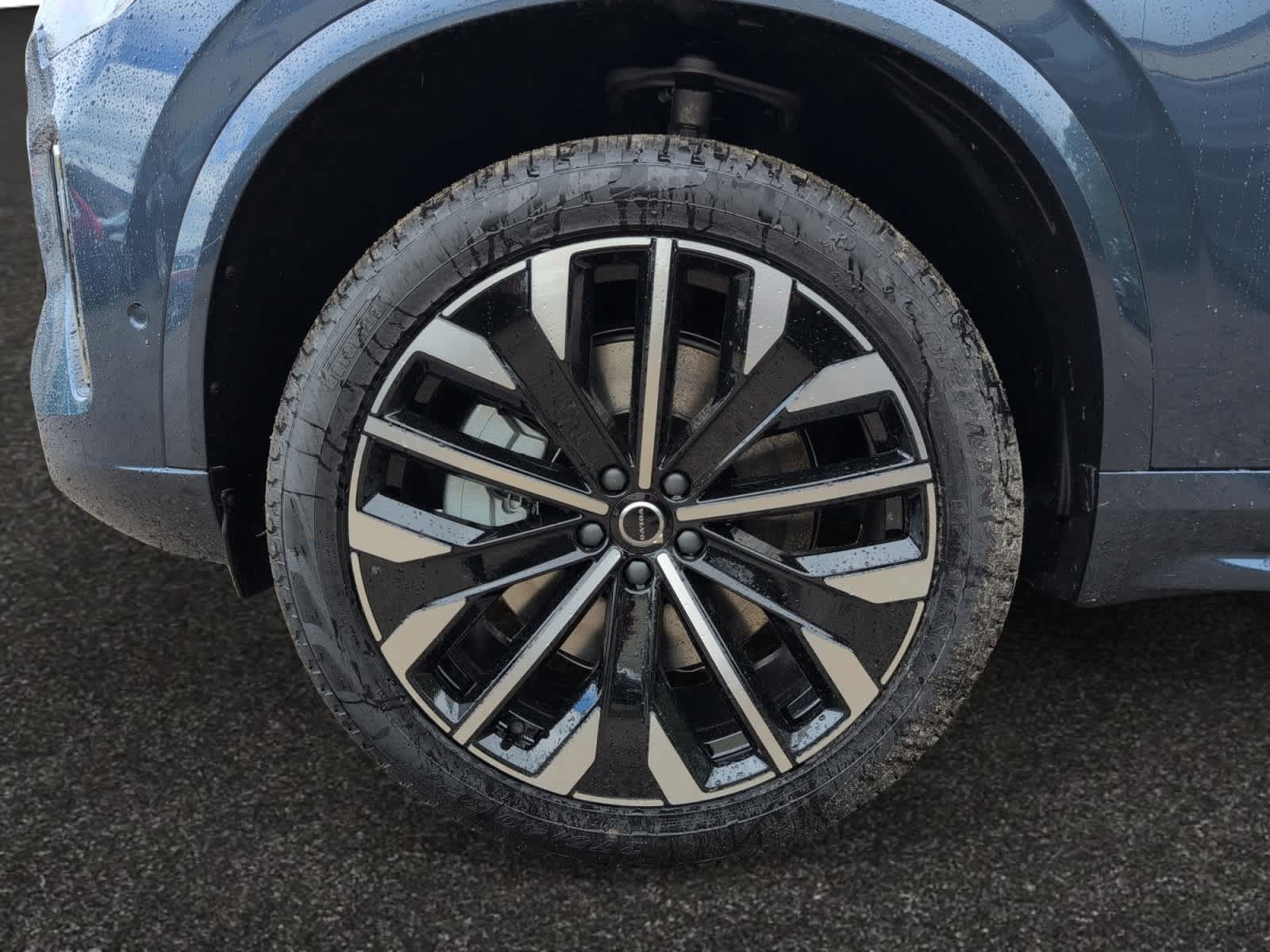 new 2025 Volvo XC90 plug-in hybrid car, priced at $79,635
