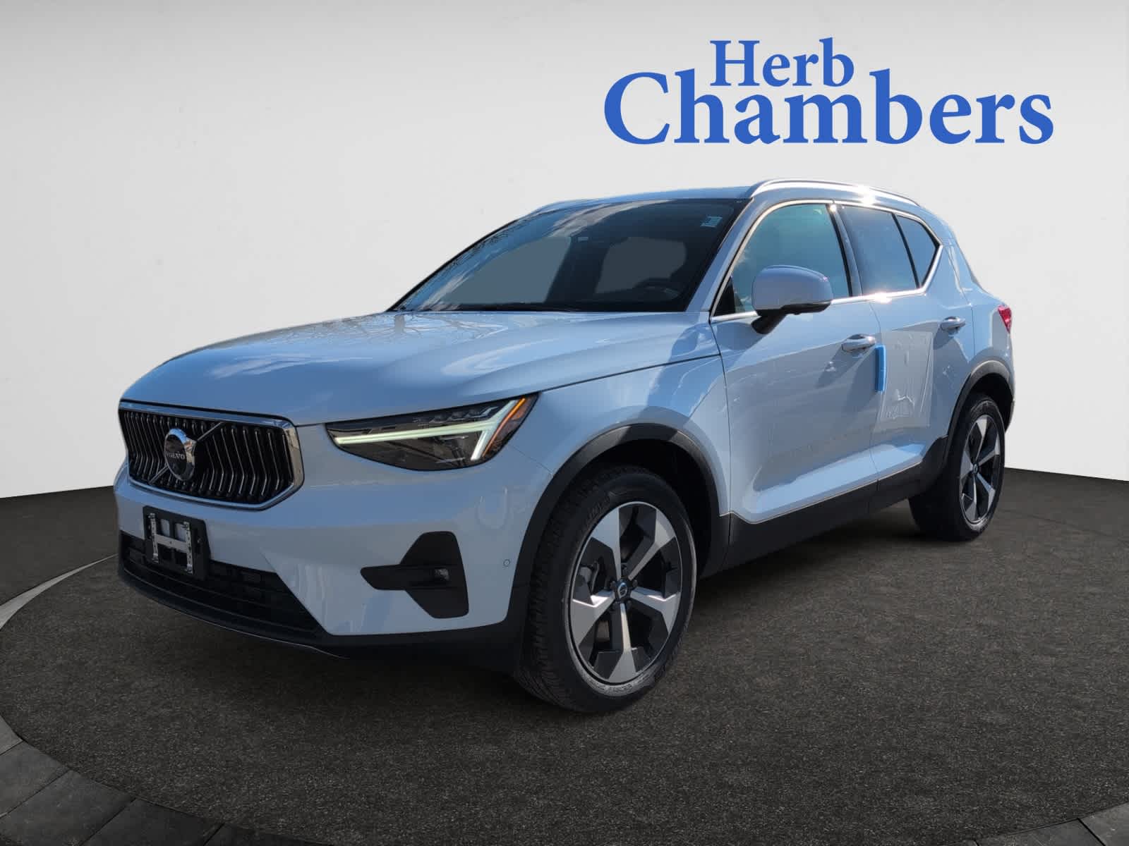 new 2025 Volvo XC40 car, priced at $48,315