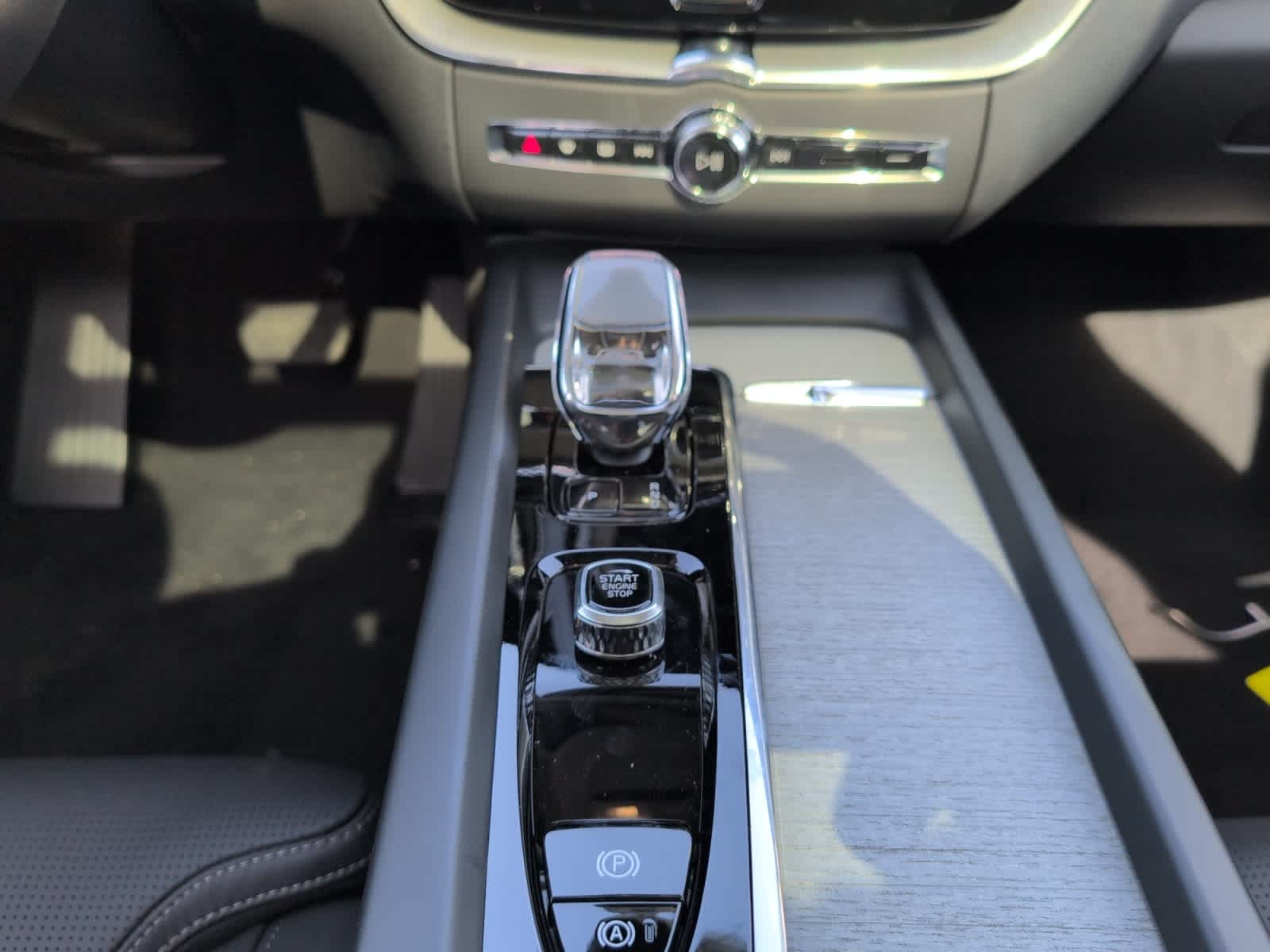new 2025 Volvo XC60 car, priced at $60,660