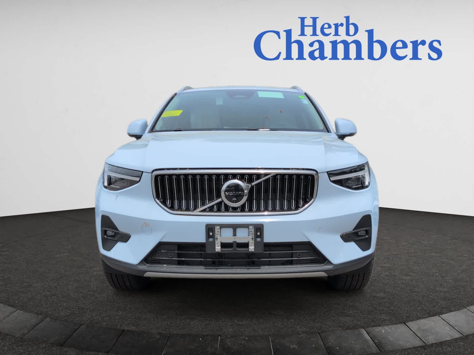 new 2025 Volvo XC40 car, priced at $49,810
