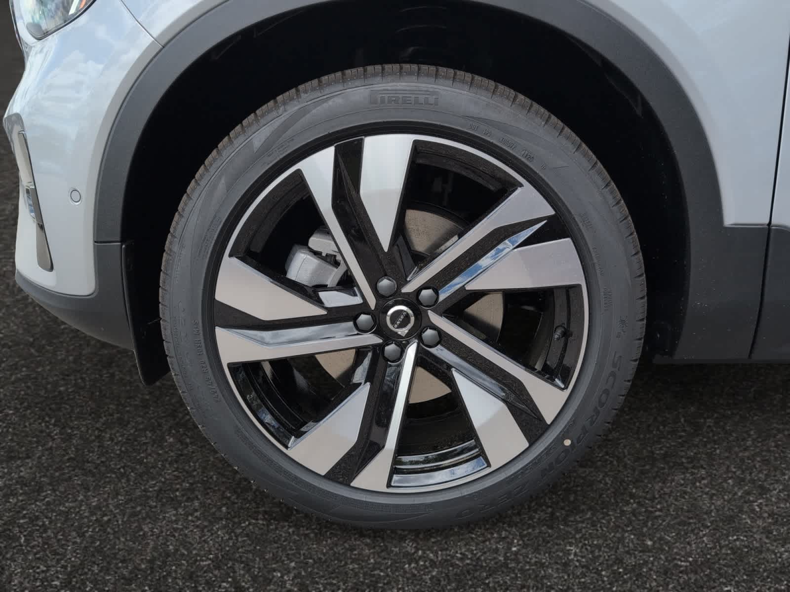 new 2025 Volvo XC40 car, priced at $51,060