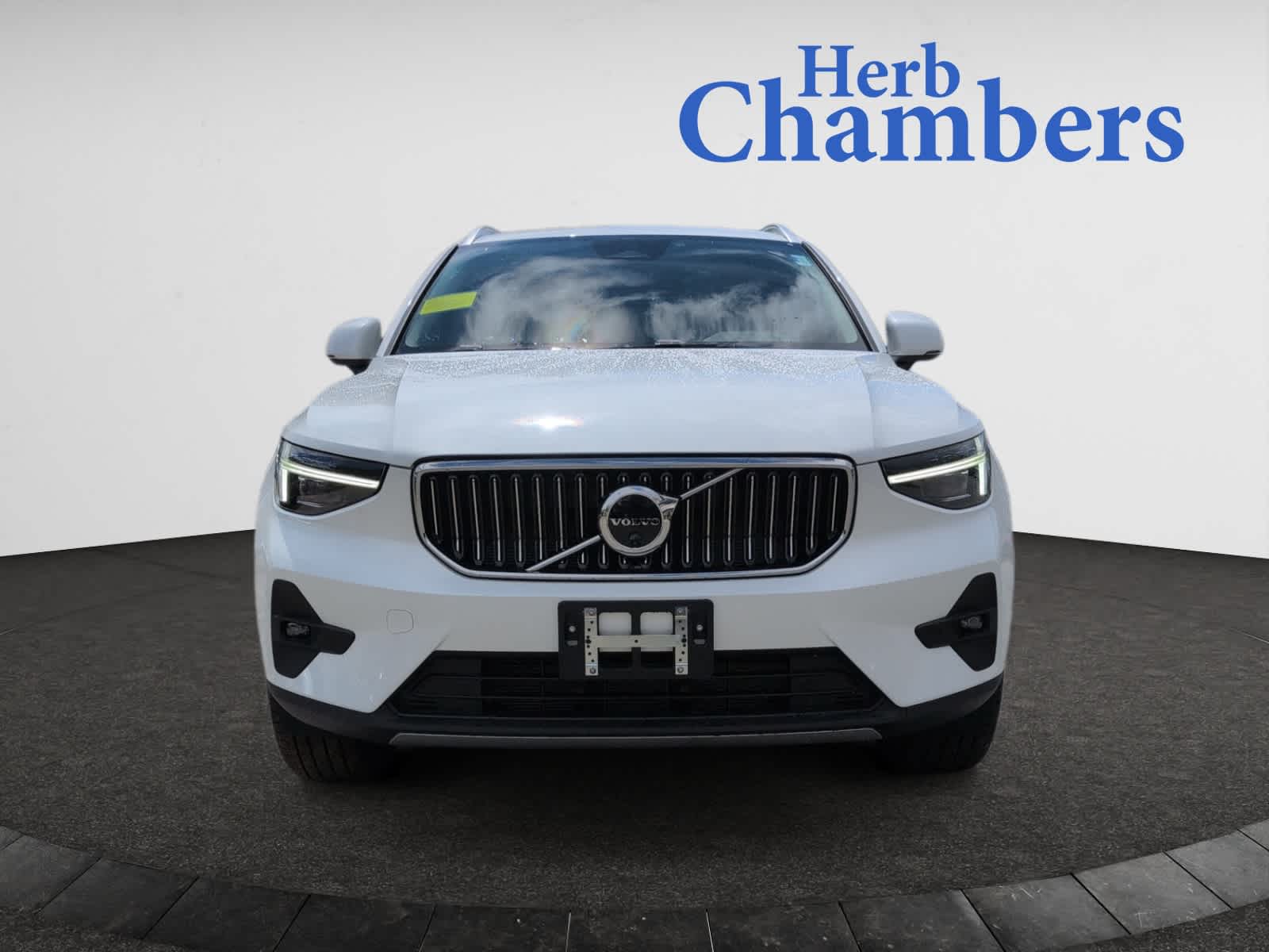 new 2025 Volvo XC40 car, priced at $49,810