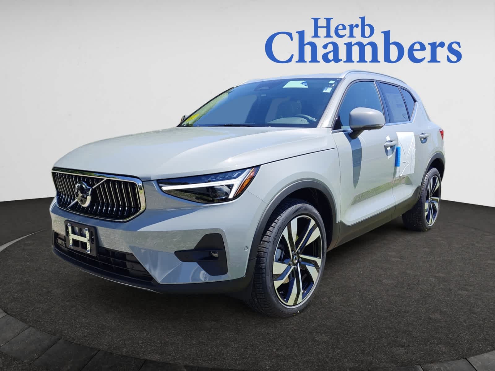 new 2025 Volvo XC40 car, priced at $50,375