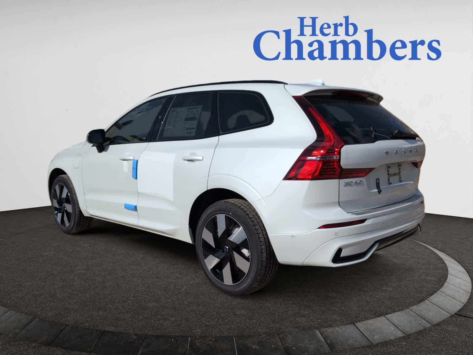 new 2025 Volvo XC60 plug-in hybrid car, priced at $66,235