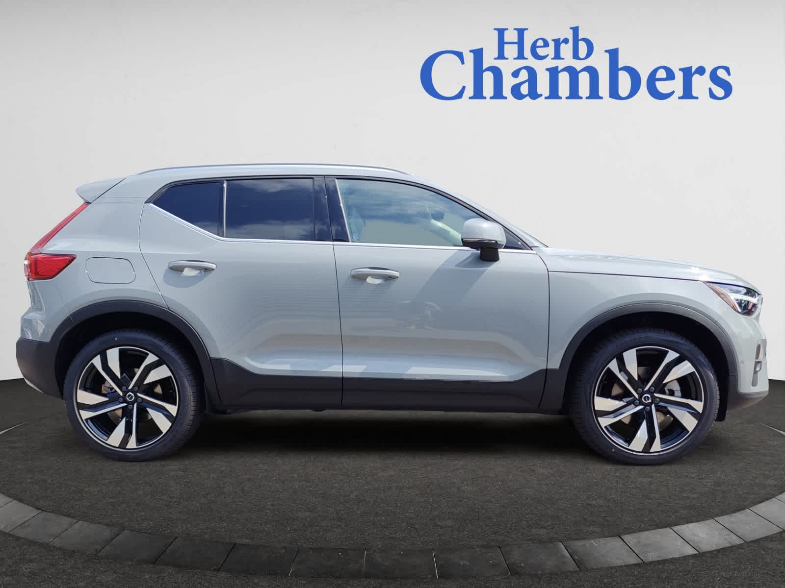 new 2025 Volvo XC40 car, priced at $51,040