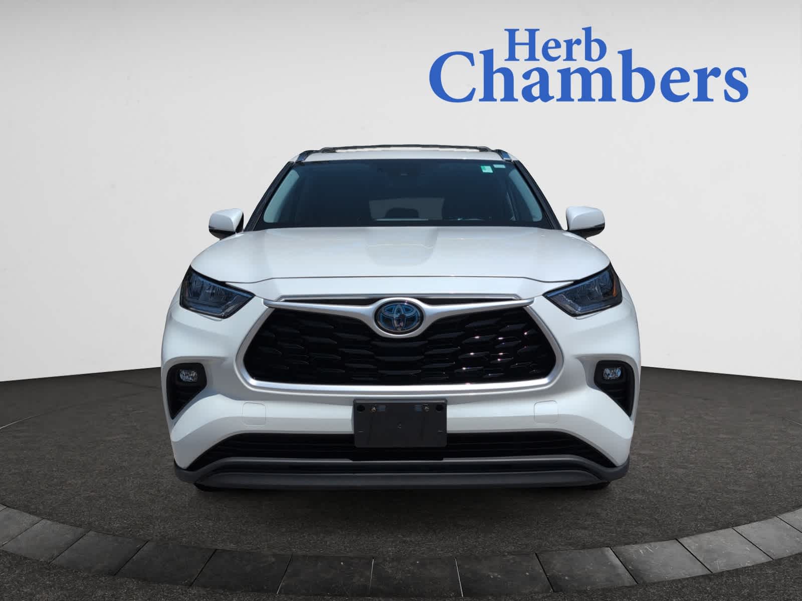 used 2020 Toyota Highlander Hybrid car, priced at $33,998