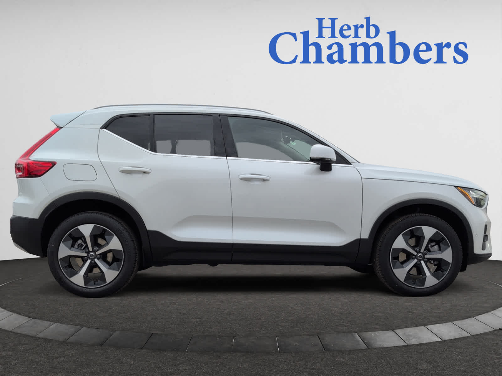 new 2025 Volvo XC40 car, priced at $48,315