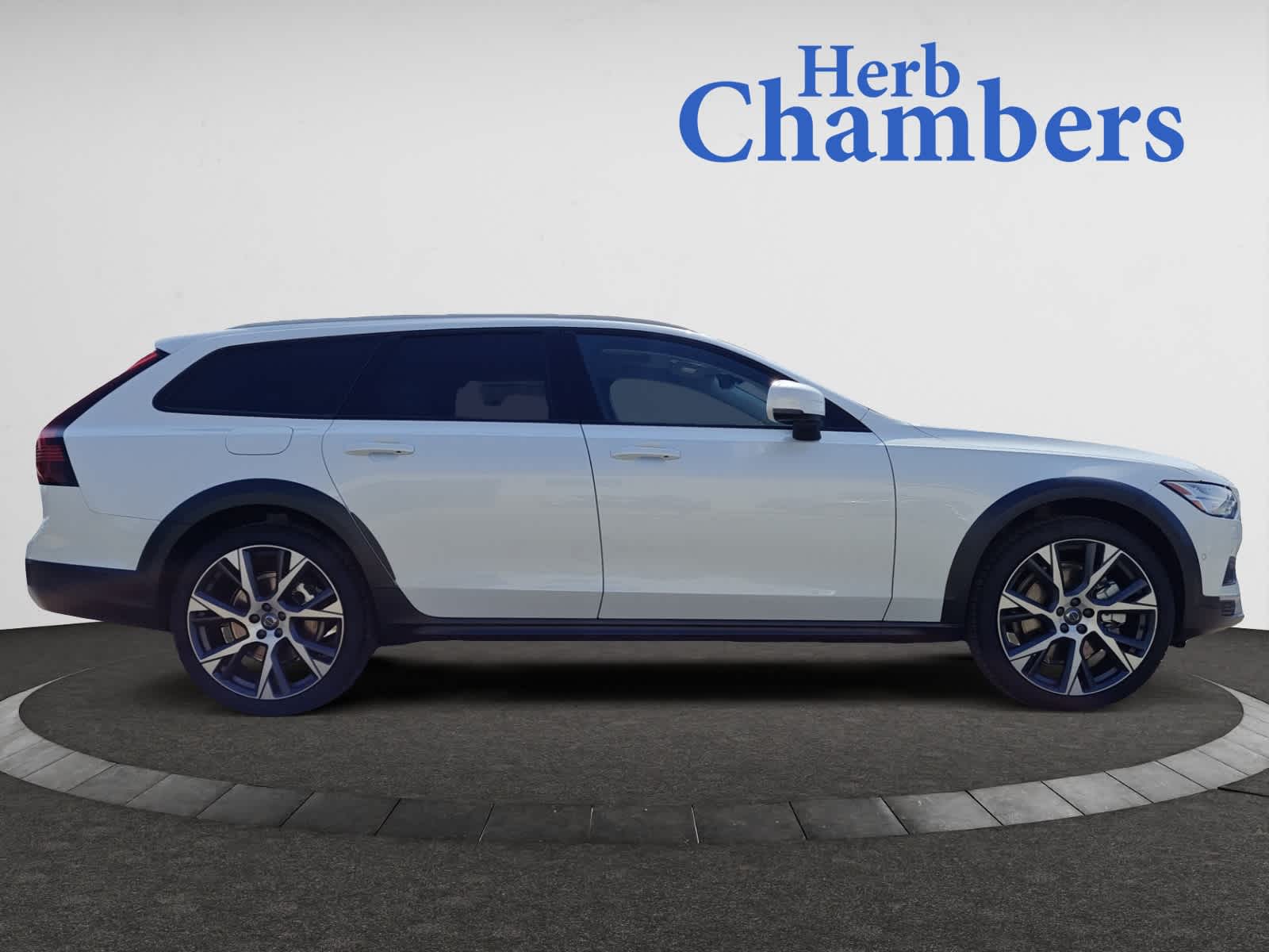 new 2025 Volvo V90 Cross Country car, priced at $68,725