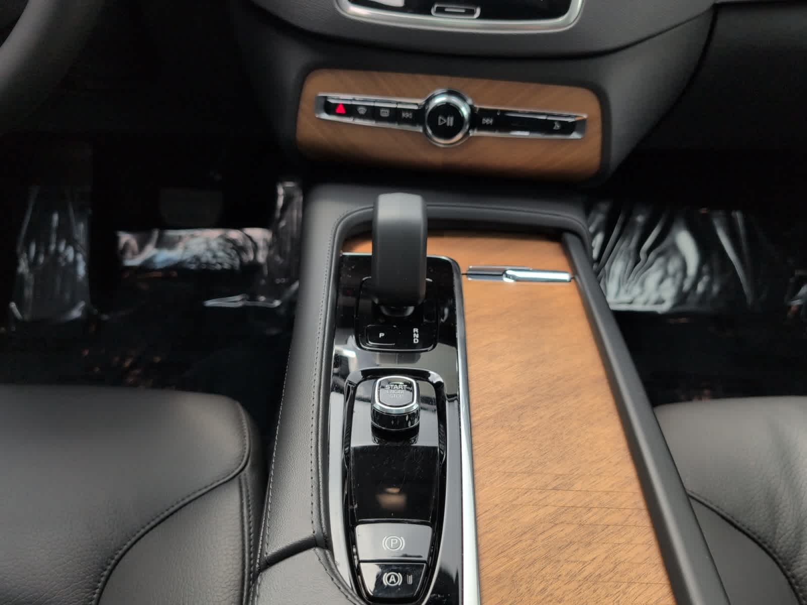 new 2024 Volvo XC90 car, priced at $55,998