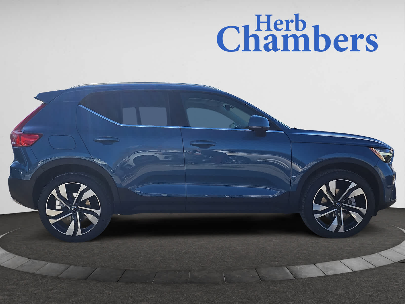 new 2025 Volvo XC40 car, priced at $51,040