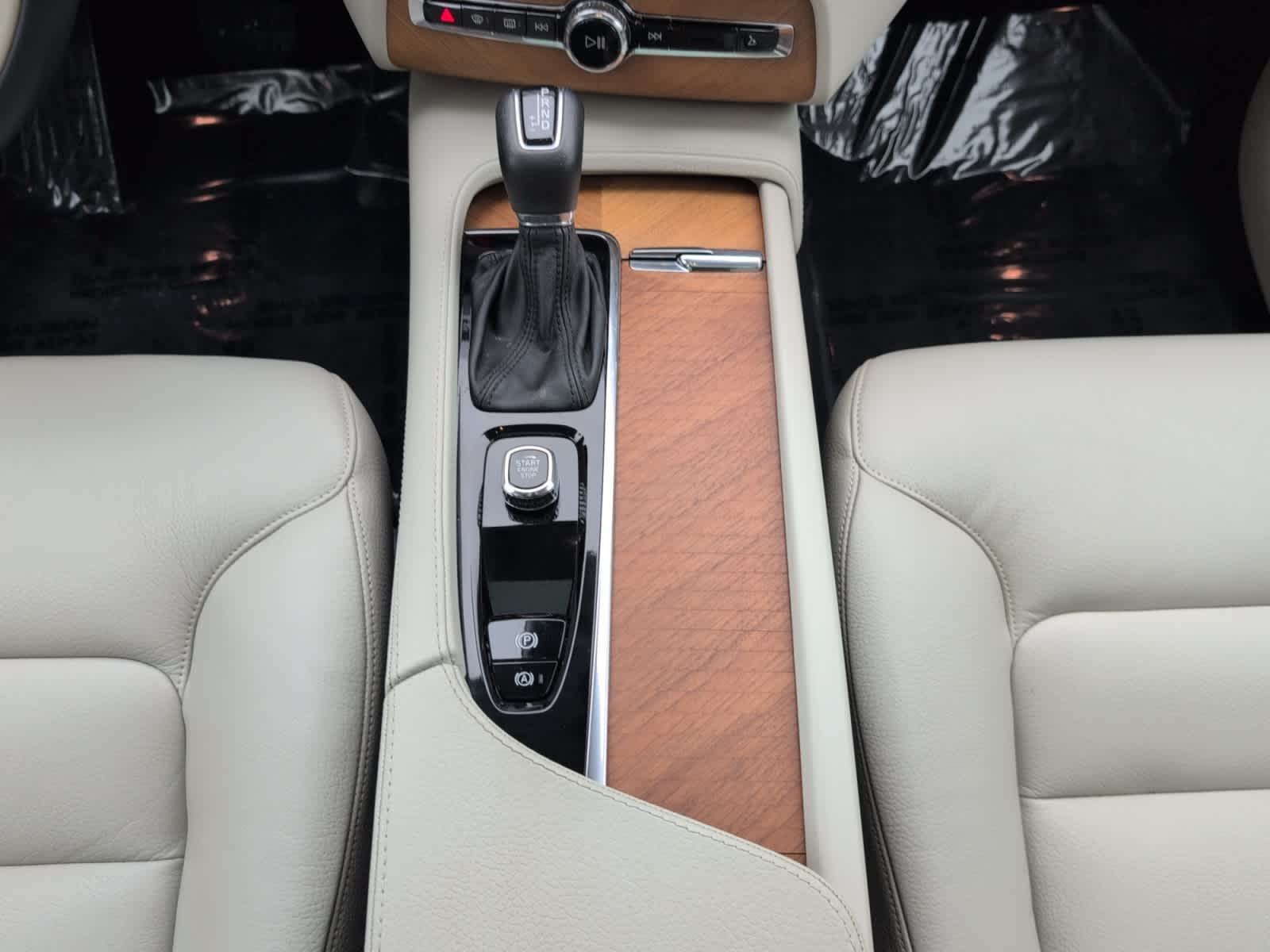 used 2022 Volvo XC90 car, priced at $41,998