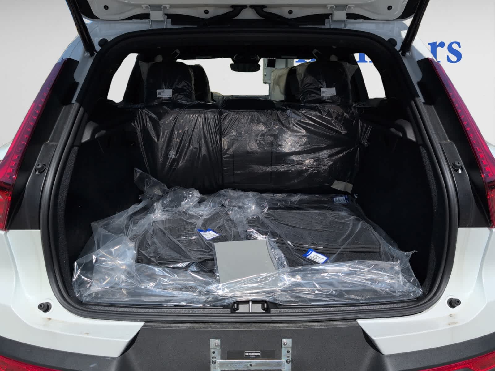 new 2025 Volvo XC40 car, priced at $42,365