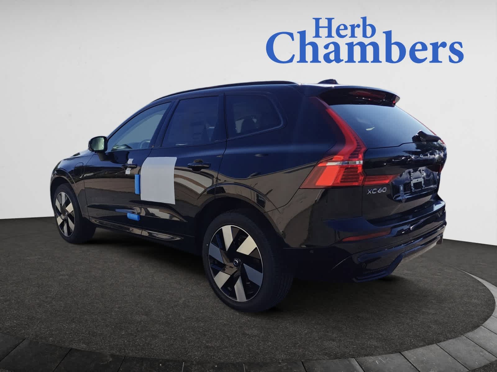 new 2025 Volvo XC60 plug-in hybrid car, priced at $67,040