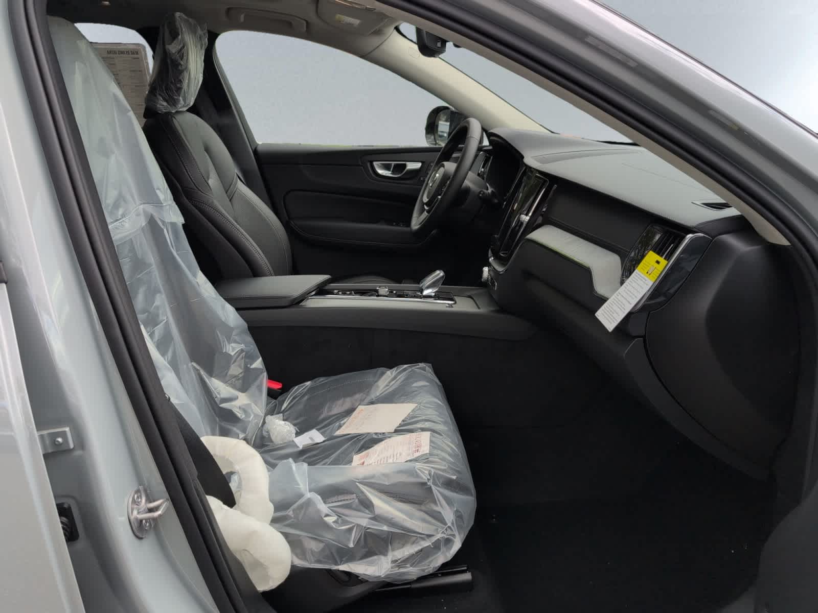 new 2025 Volvo XC60 car, priced at $61,400