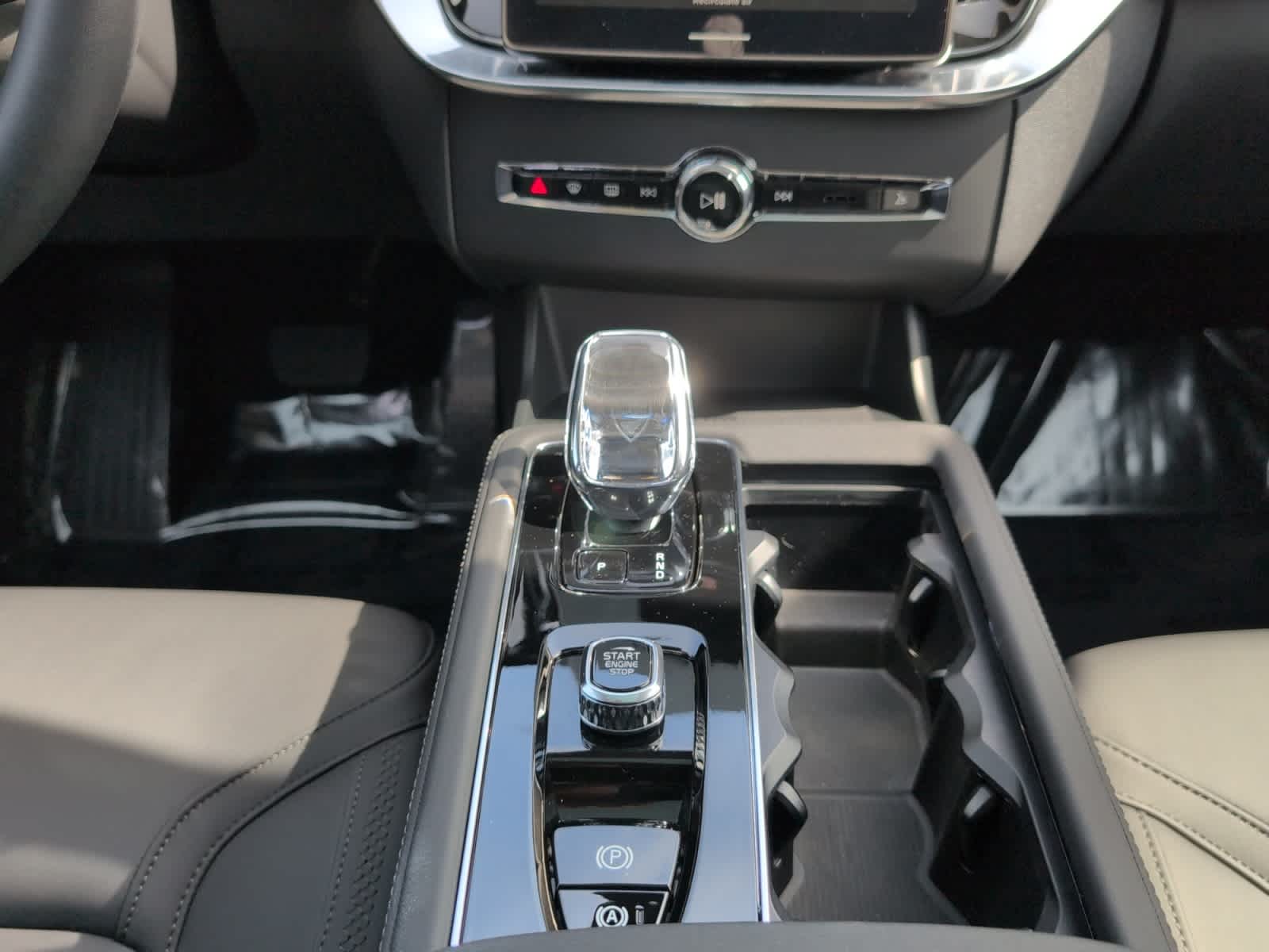 new 2025 Volvo XC90 car, priced at $65,555