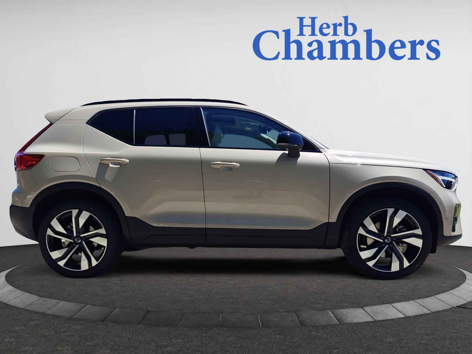 new 2025 Volvo XC40 car, priced at $50,025