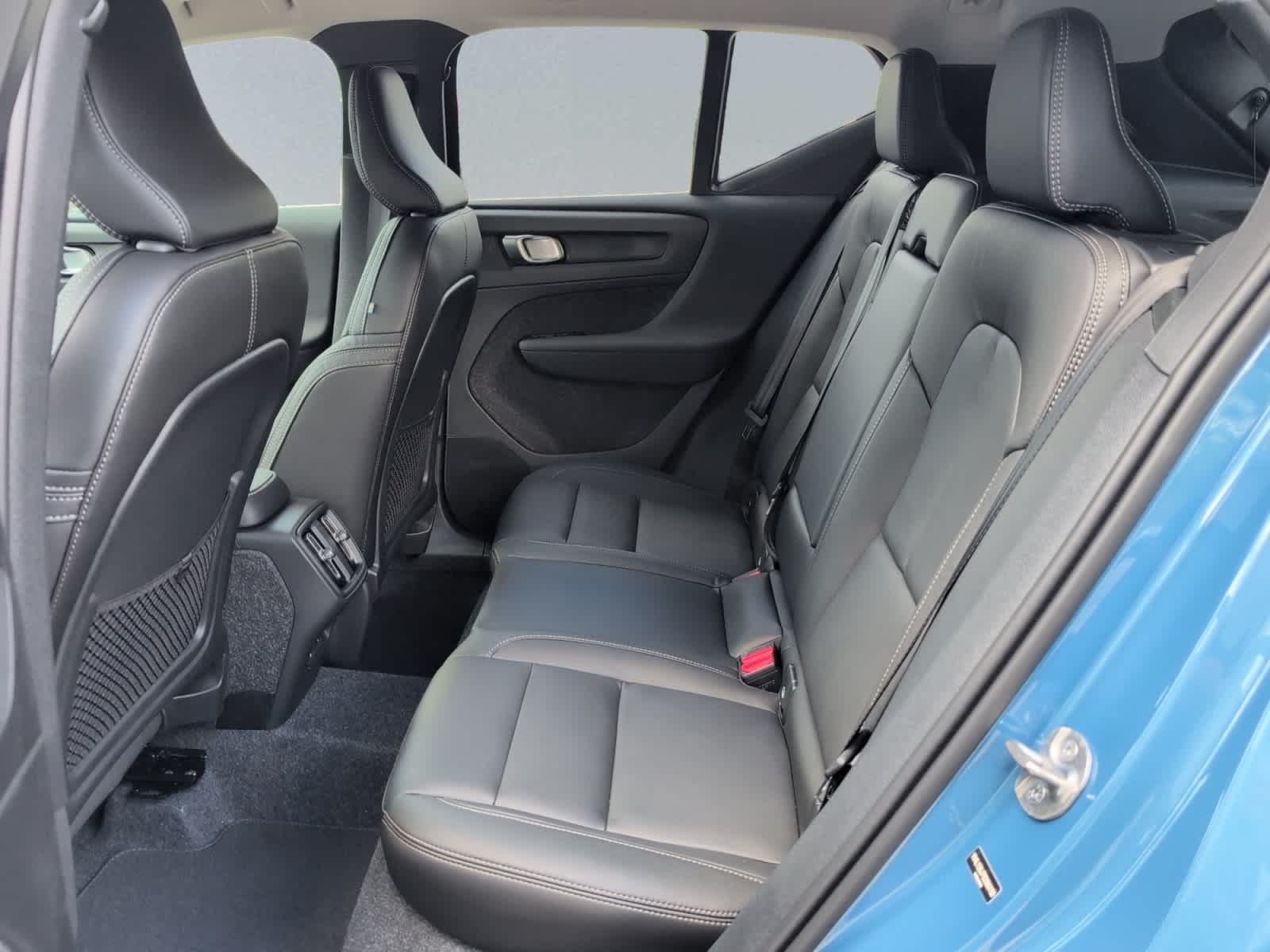 new 2025 Volvo XC40 car, priced at $43,595