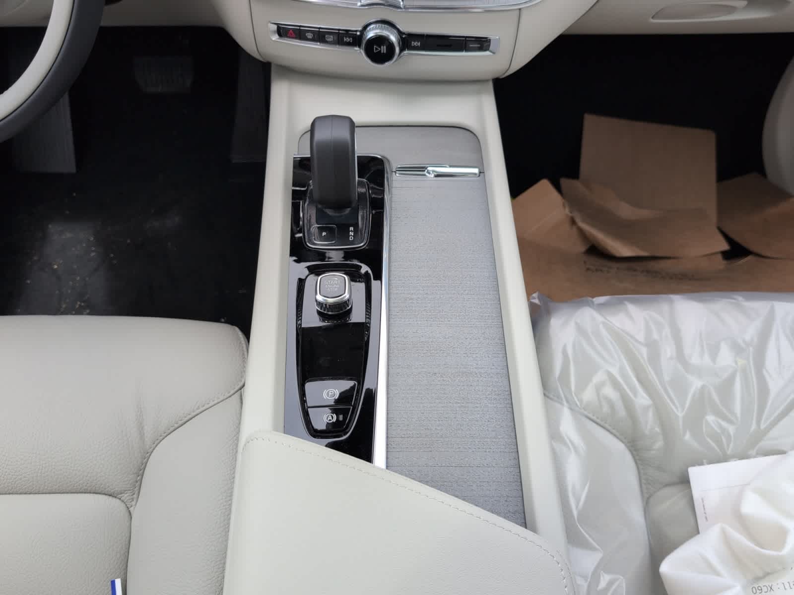 new 2025 Volvo XC60 car, priced at $56,505
