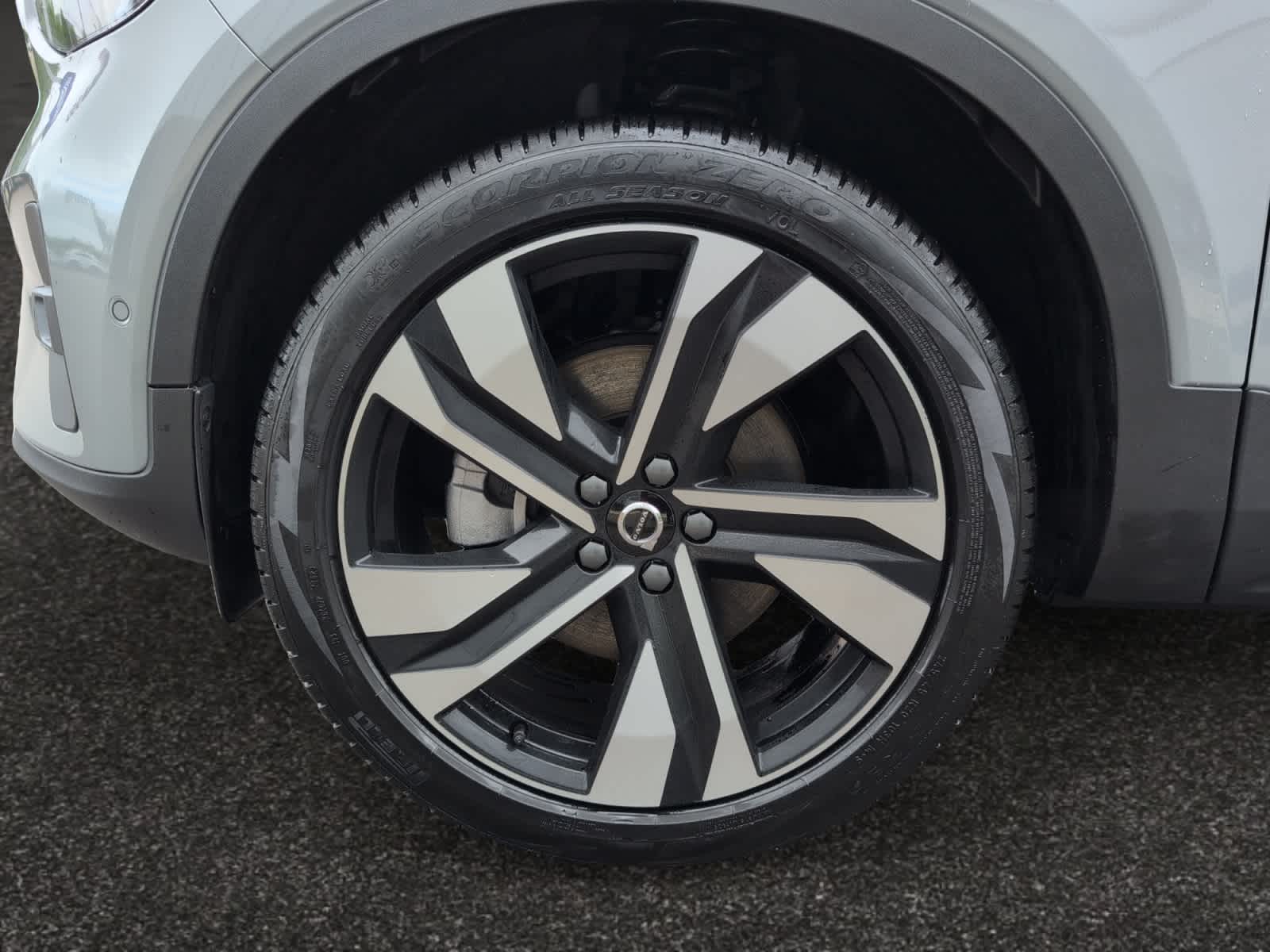 new 2024 Volvo XC40 car, priced at $51,130