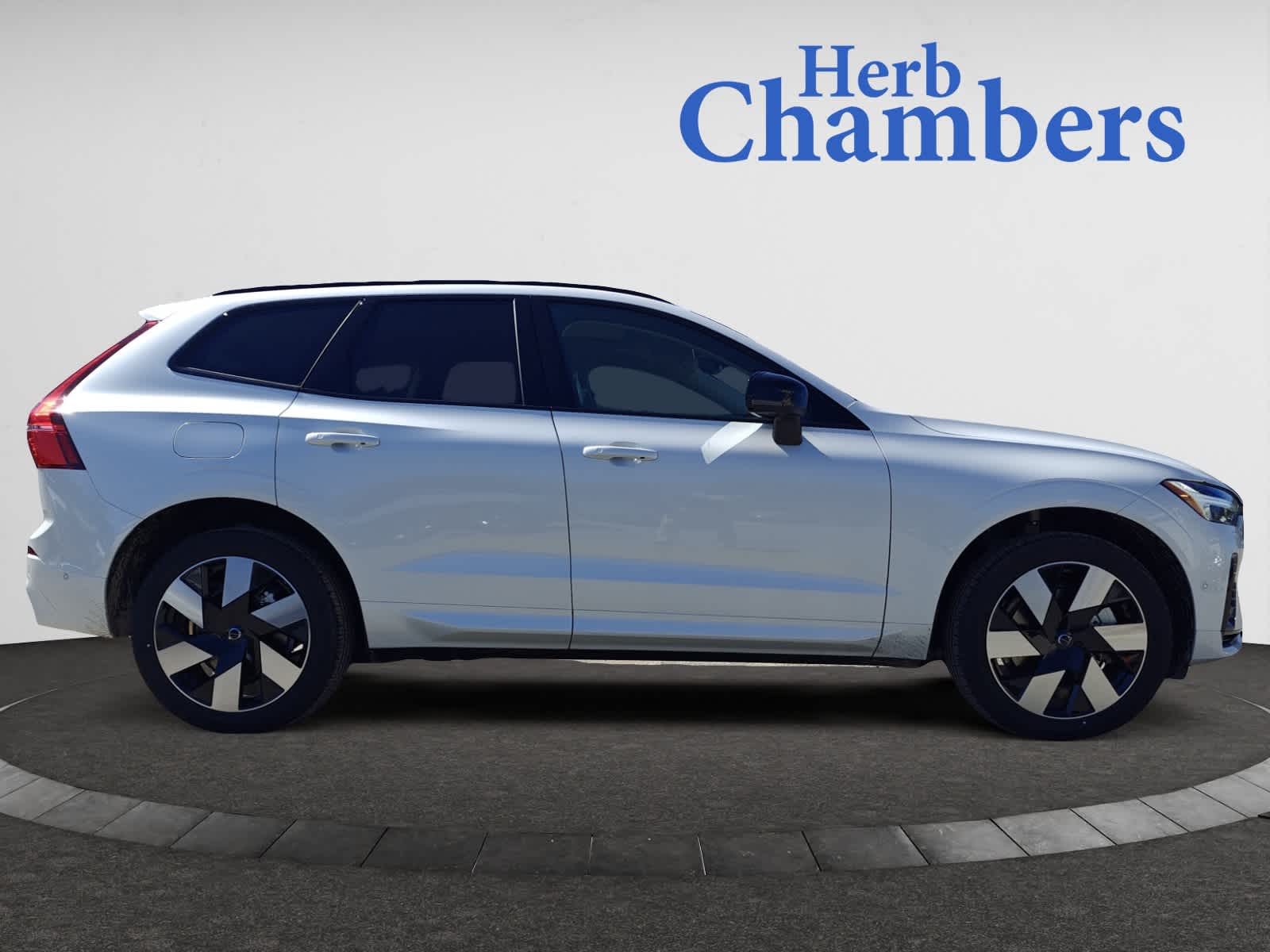 new 2025 Volvo XC60 plug-in hybrid car, priced at $66,235