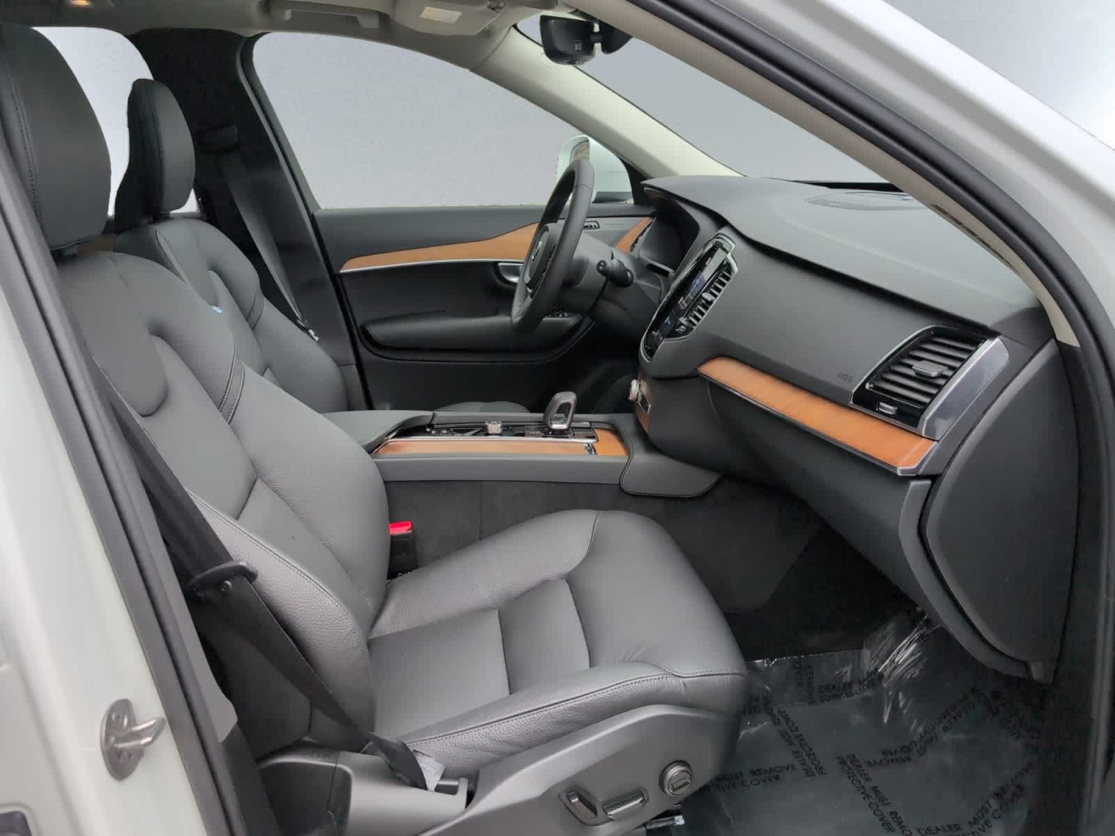 new 2024 Volvo XC90 car, priced at $54,998