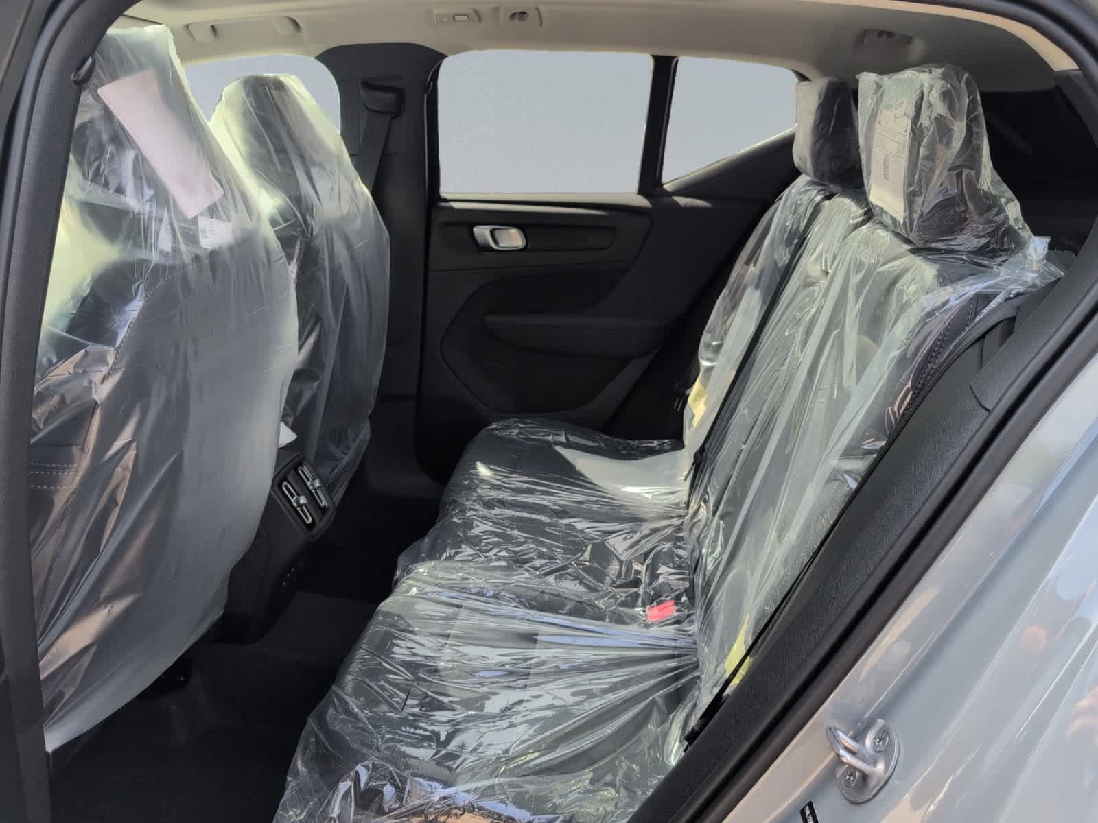 new 2025 Volvo XC40 car, priced at $49,810