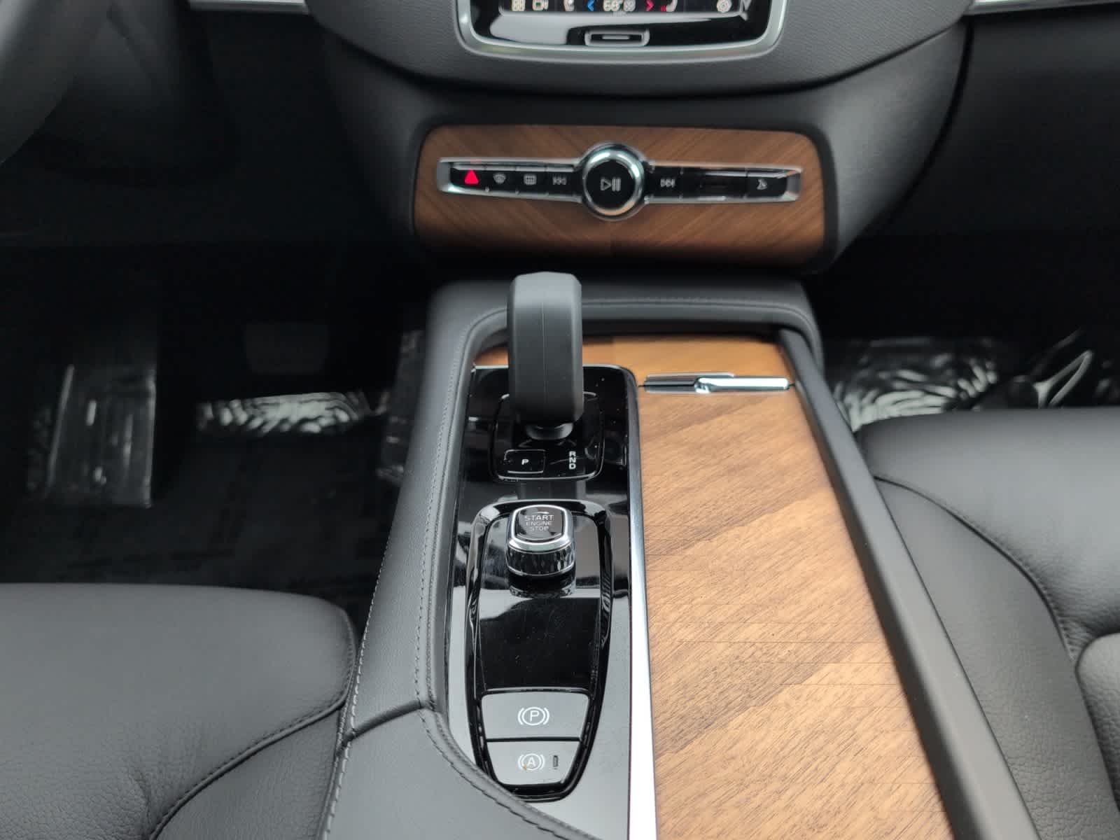 new 2024 Volvo XC90 car, priced at $54,998